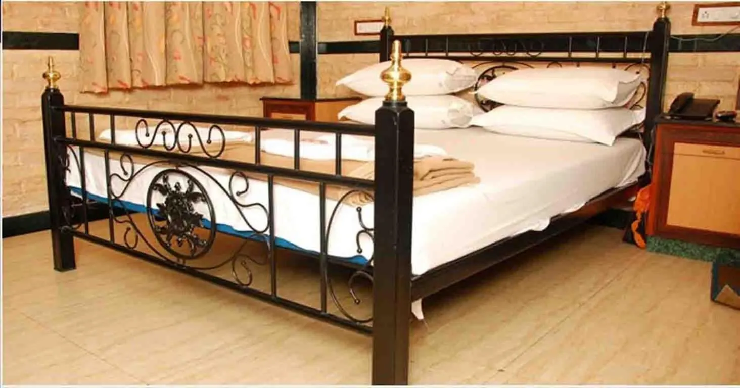 Bedroom, Bed in Hotel Hira