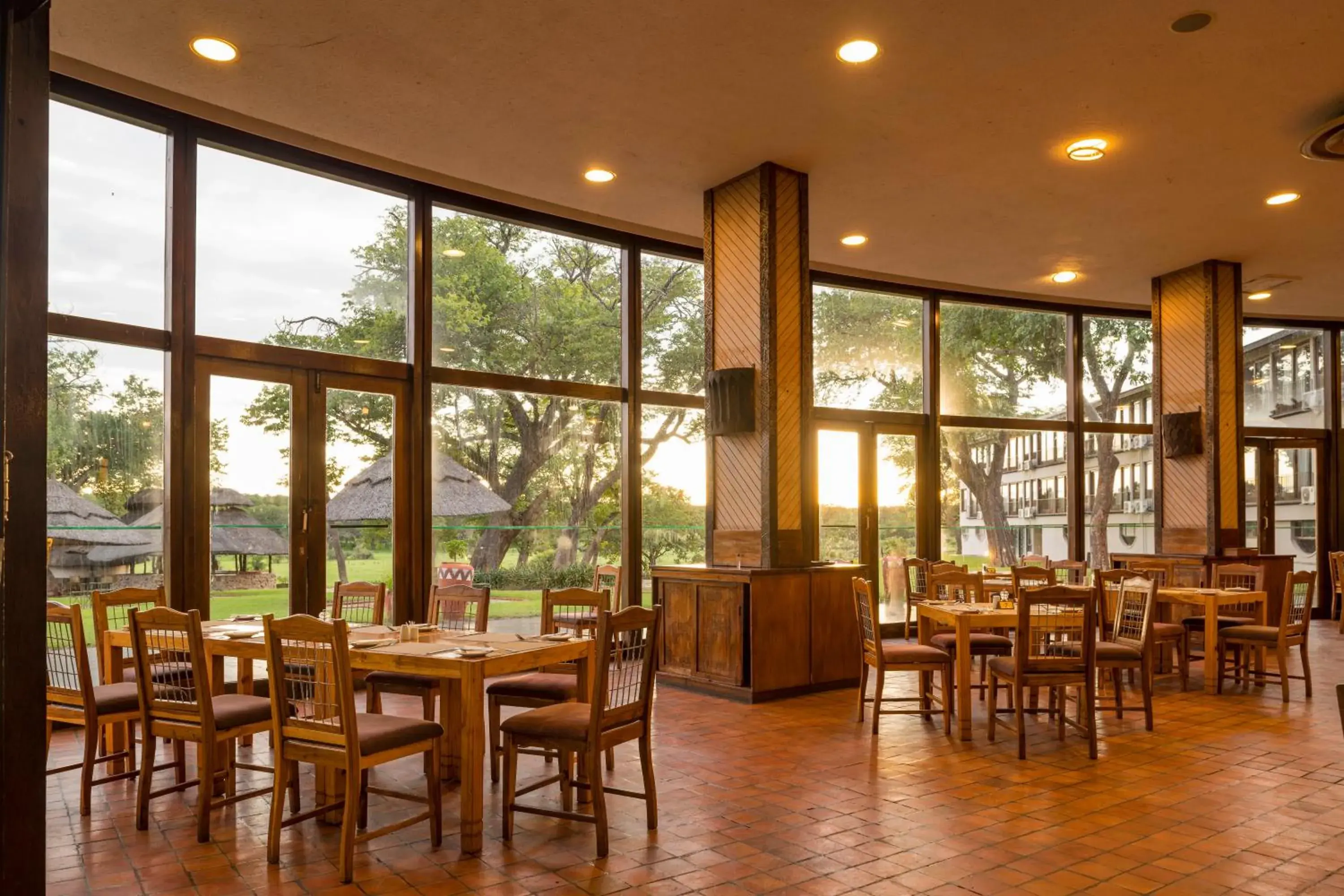 Restaurant/places to eat in Hwange Safari Lodge Restaurant/places to eat in Hwange Safari Lodge