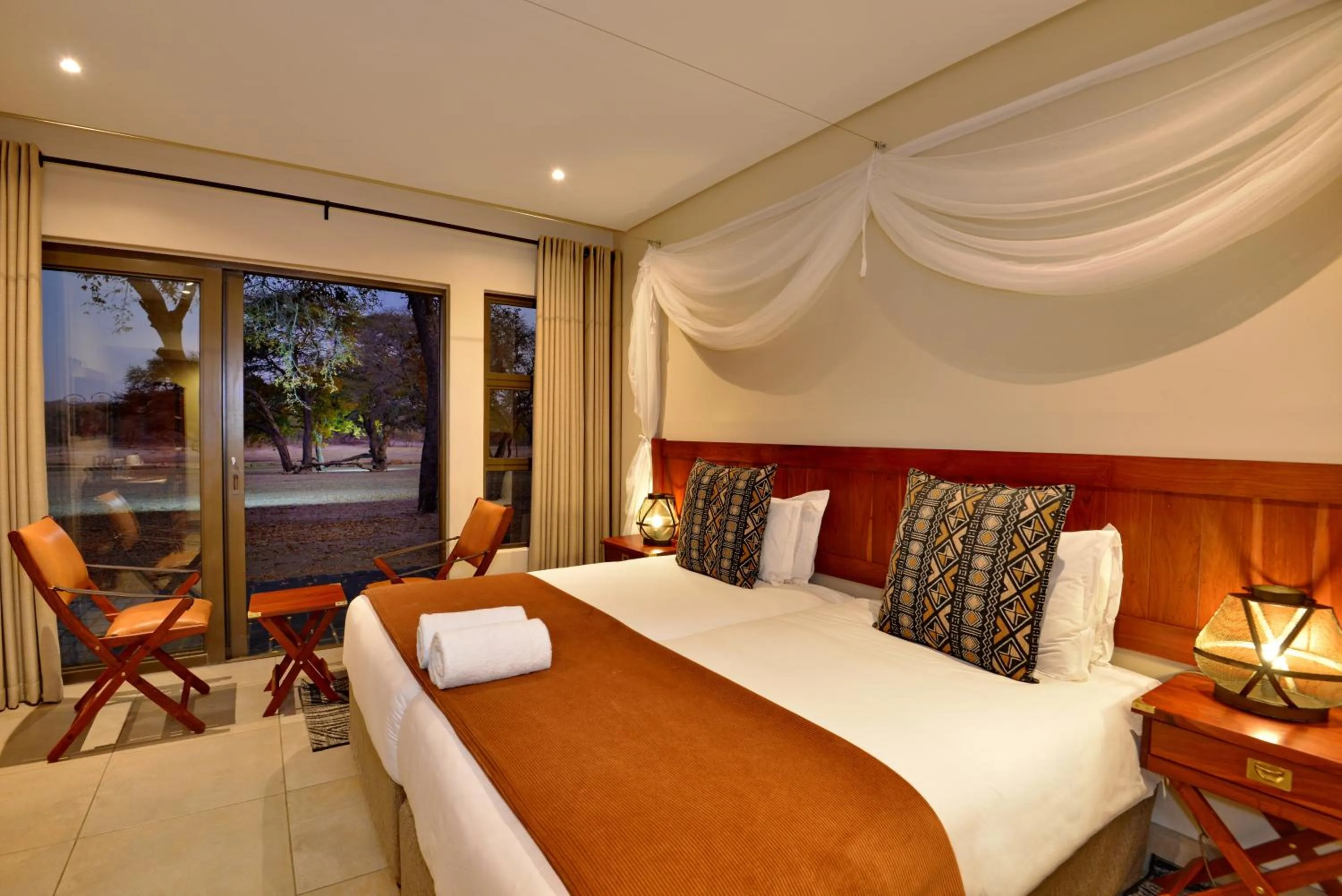 Bedroom, Bed in Hwange Safari Lodge