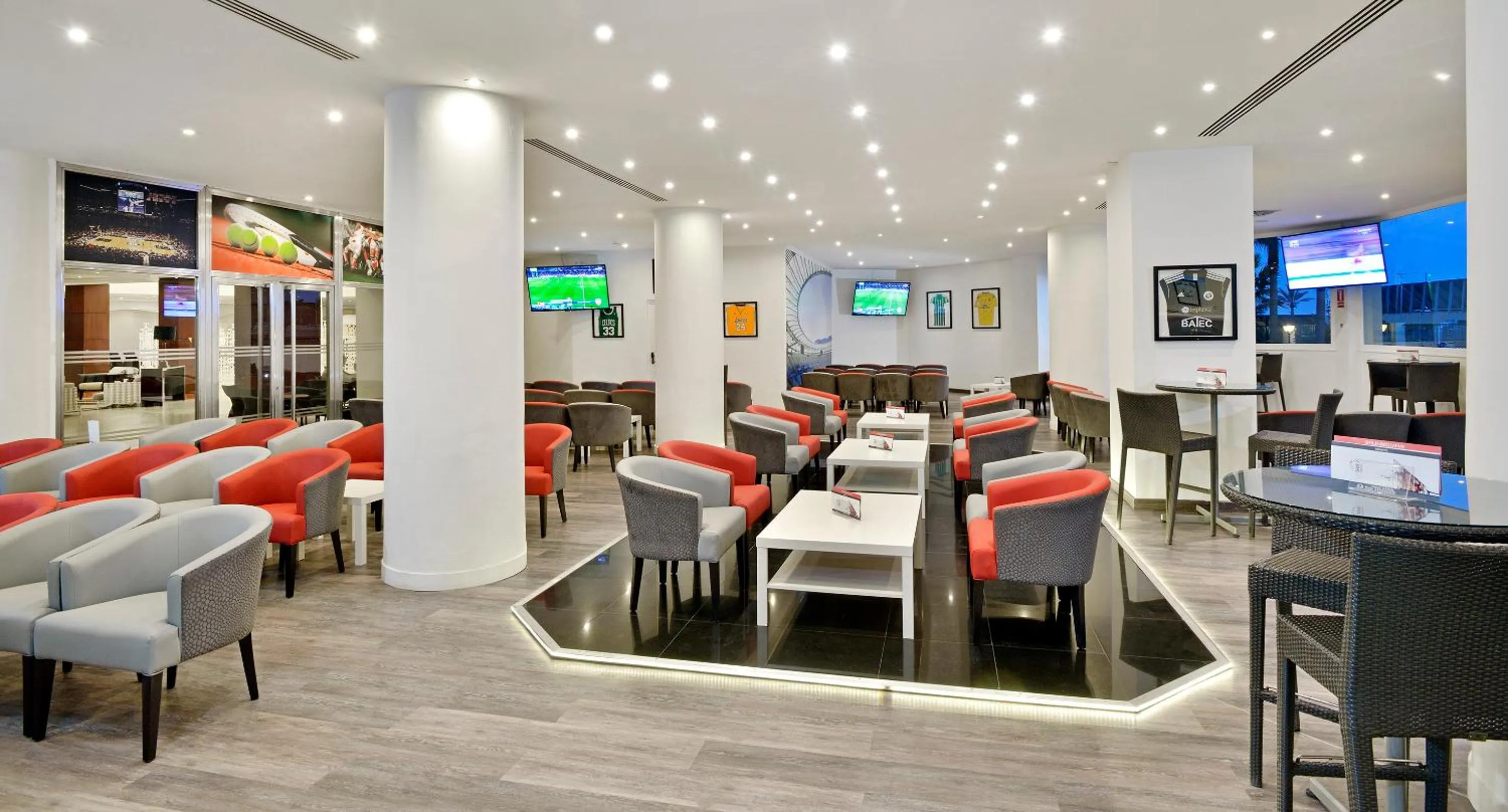 Communal lounge/ TV room in Sol Principe