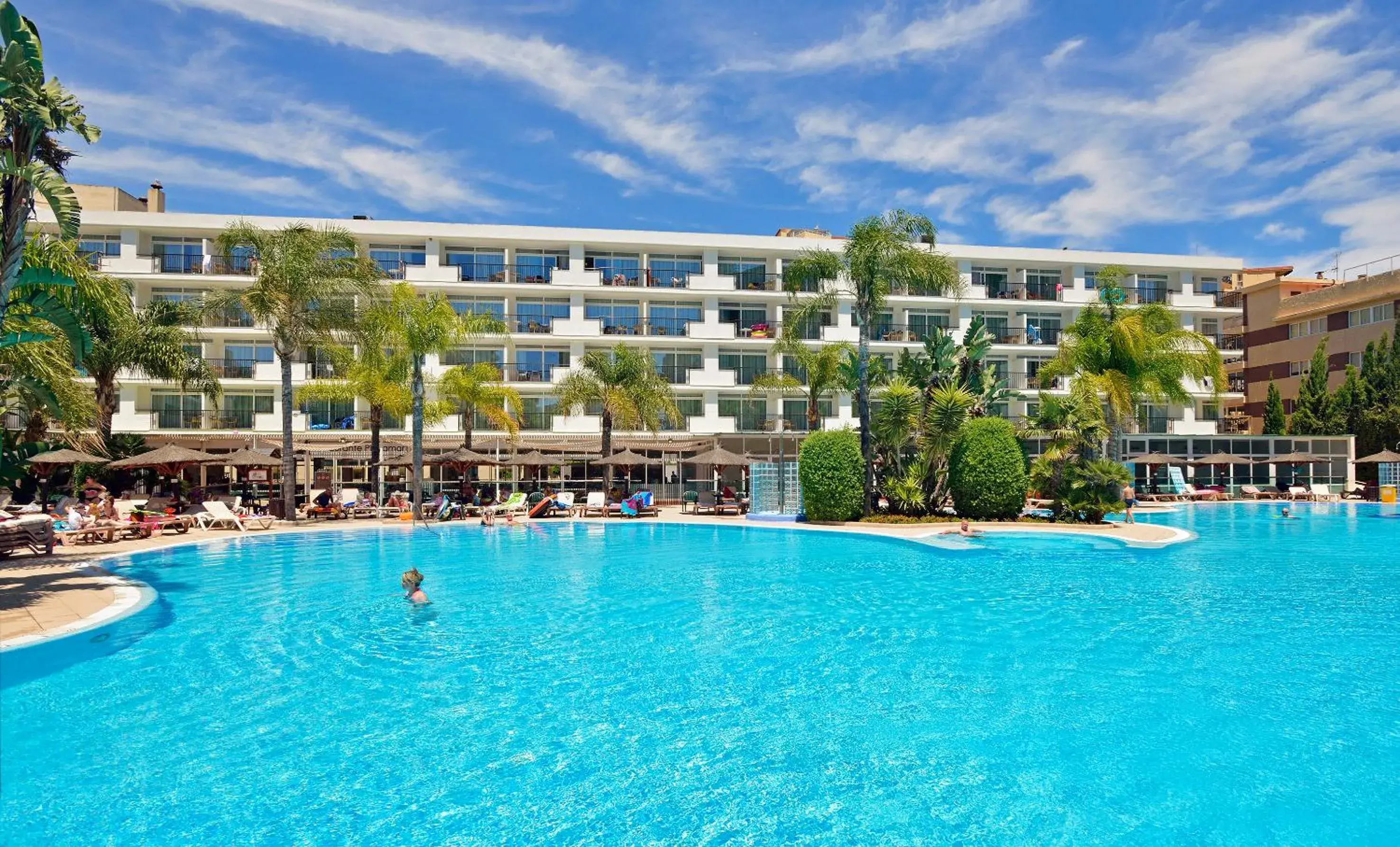 Swimming pool in Sol Principe Swimming pool in Sol Principe