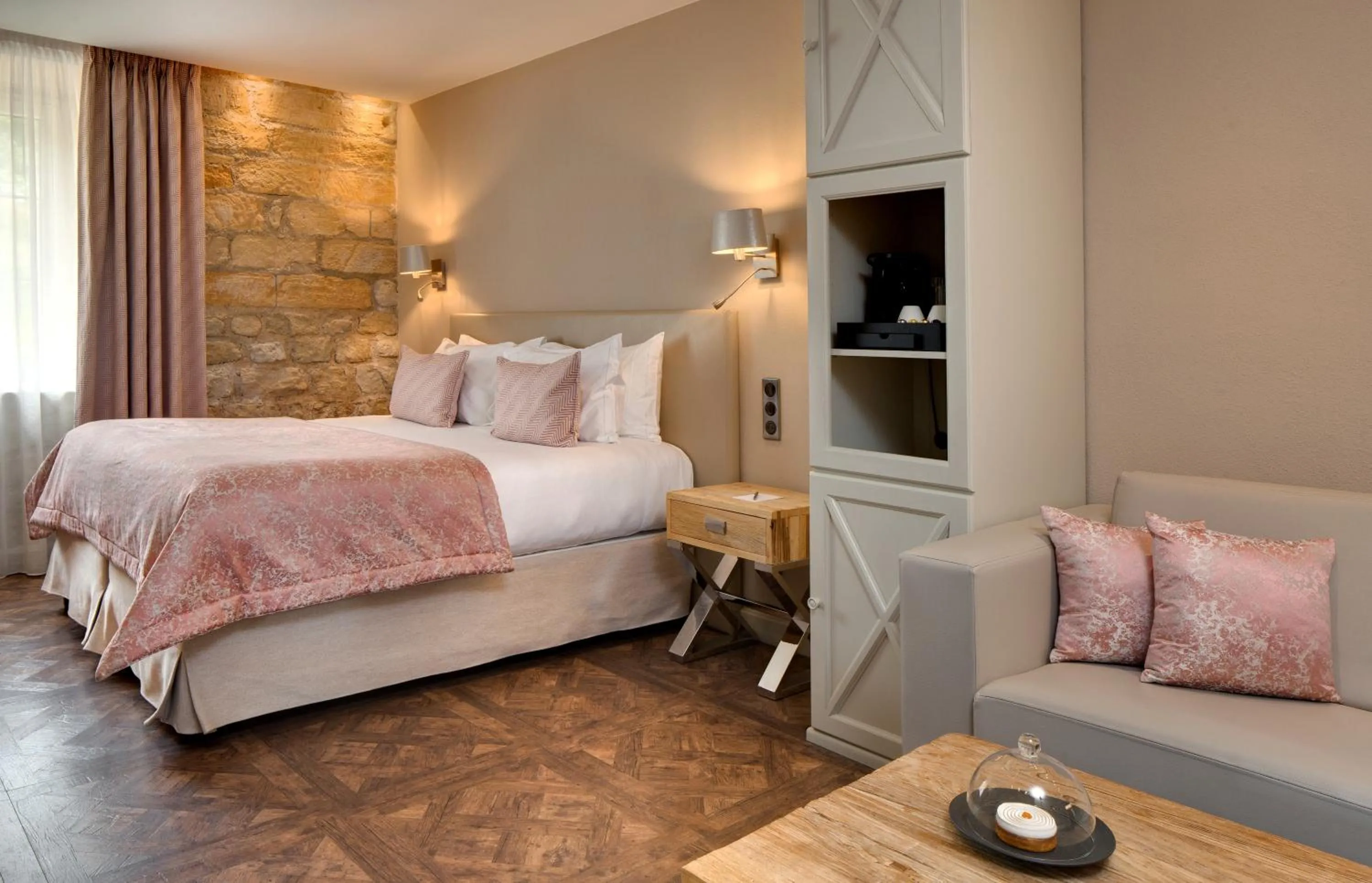 Photo of the whole room, Bed in Domaine de la Klauss & Spa, Restaurant Gastronomique Le K