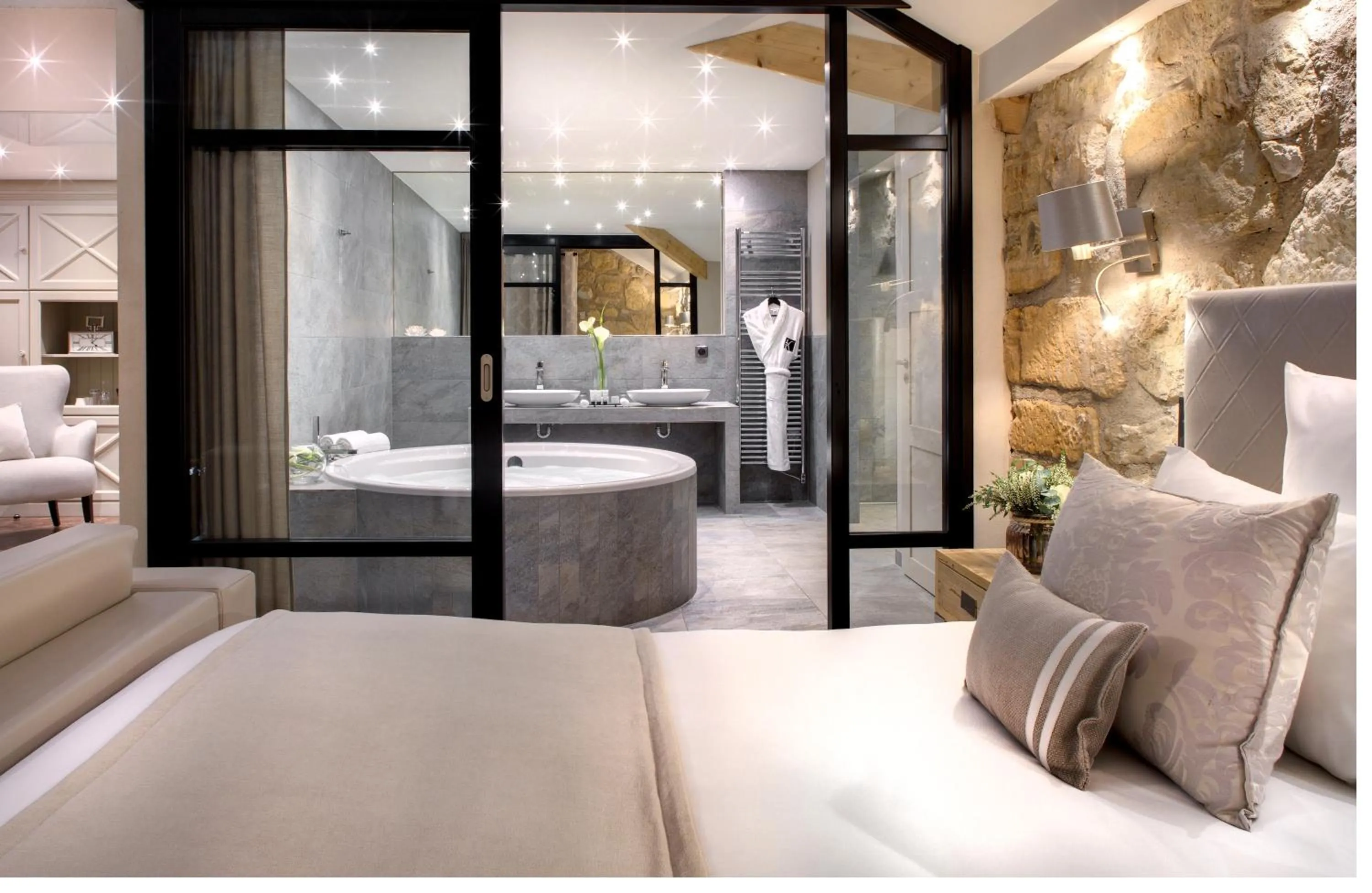 Bed in Domaine de la Klauss & Spa, Restaurant Gastronomique Le K