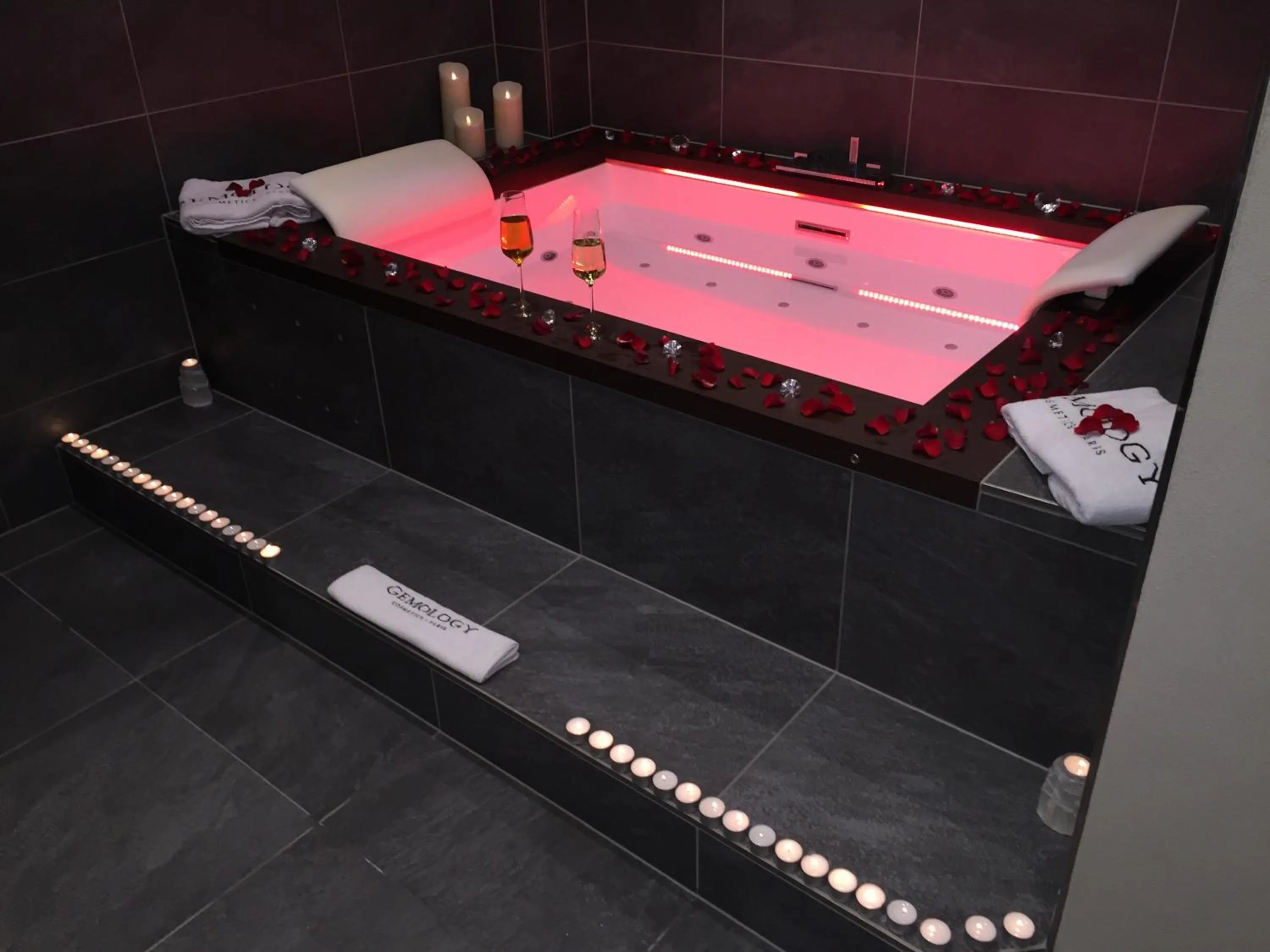 Hot Tub in Domaine de la Klauss & Spa, Restaurant Gastronomique Le K