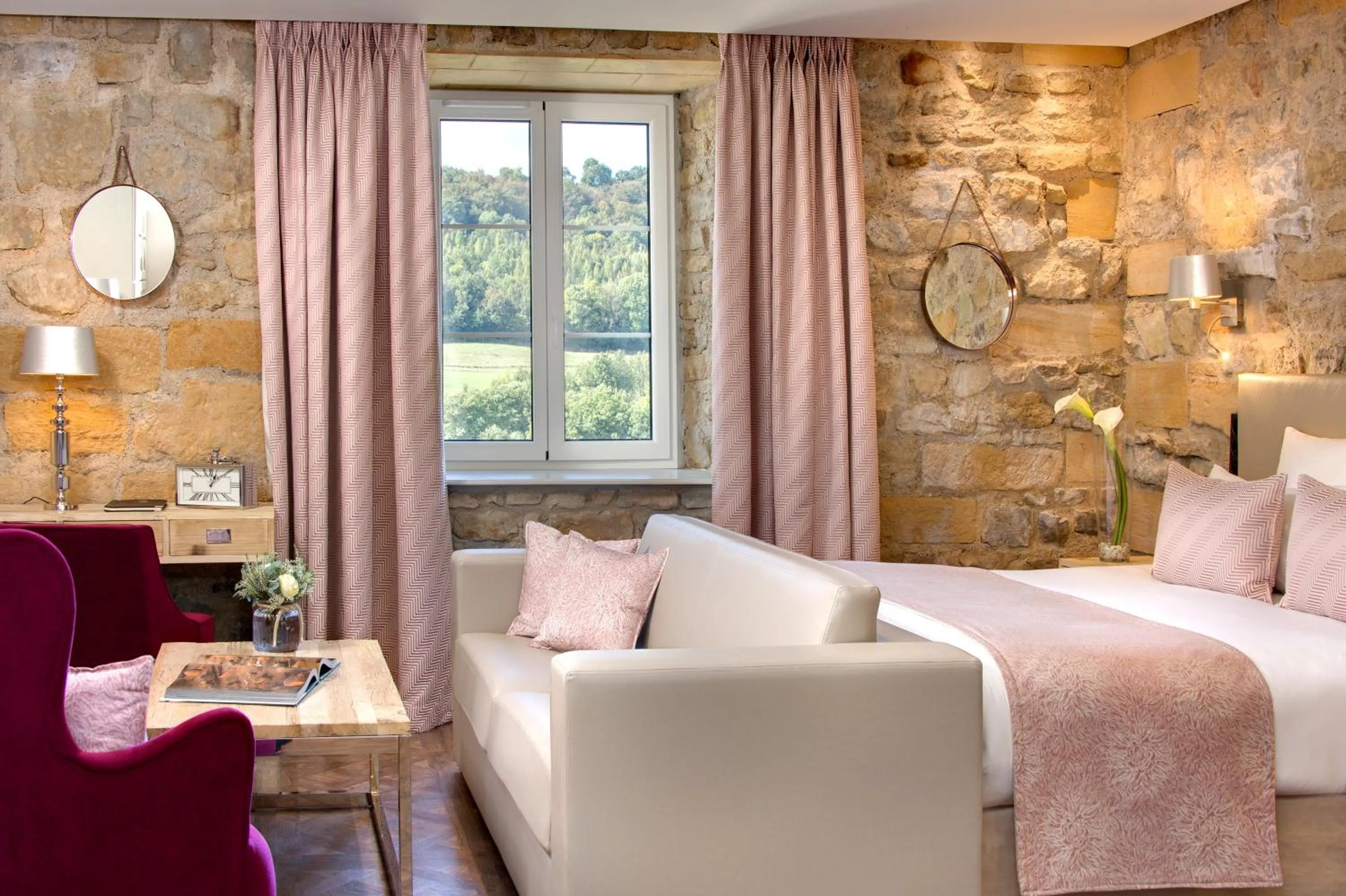 Photo of the whole room, Bed in Domaine de la Klauss & Spa, Restaurant Gastronomique Le K