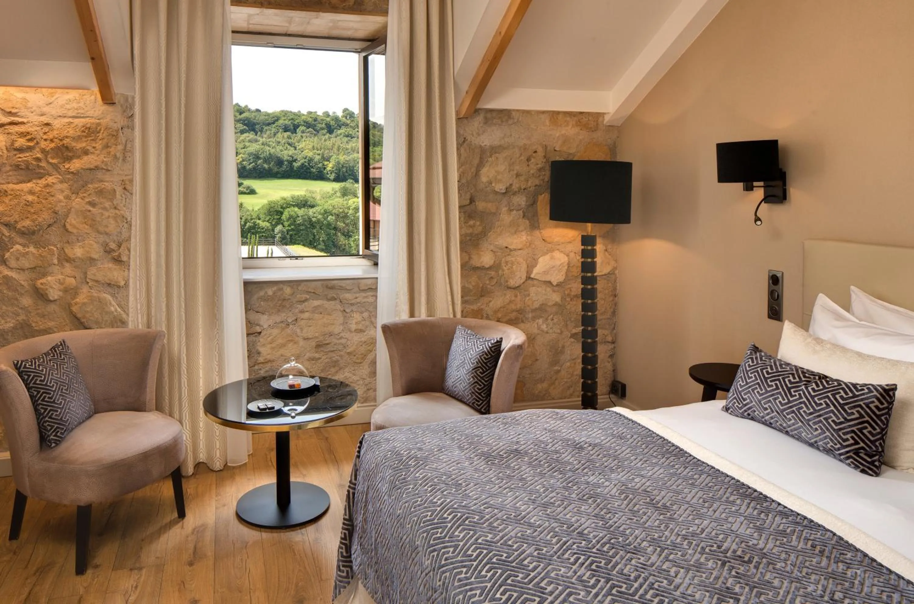 Photo of the whole room, Bed in Domaine de la Klauss & Spa, Restaurant Gastronomique Le K