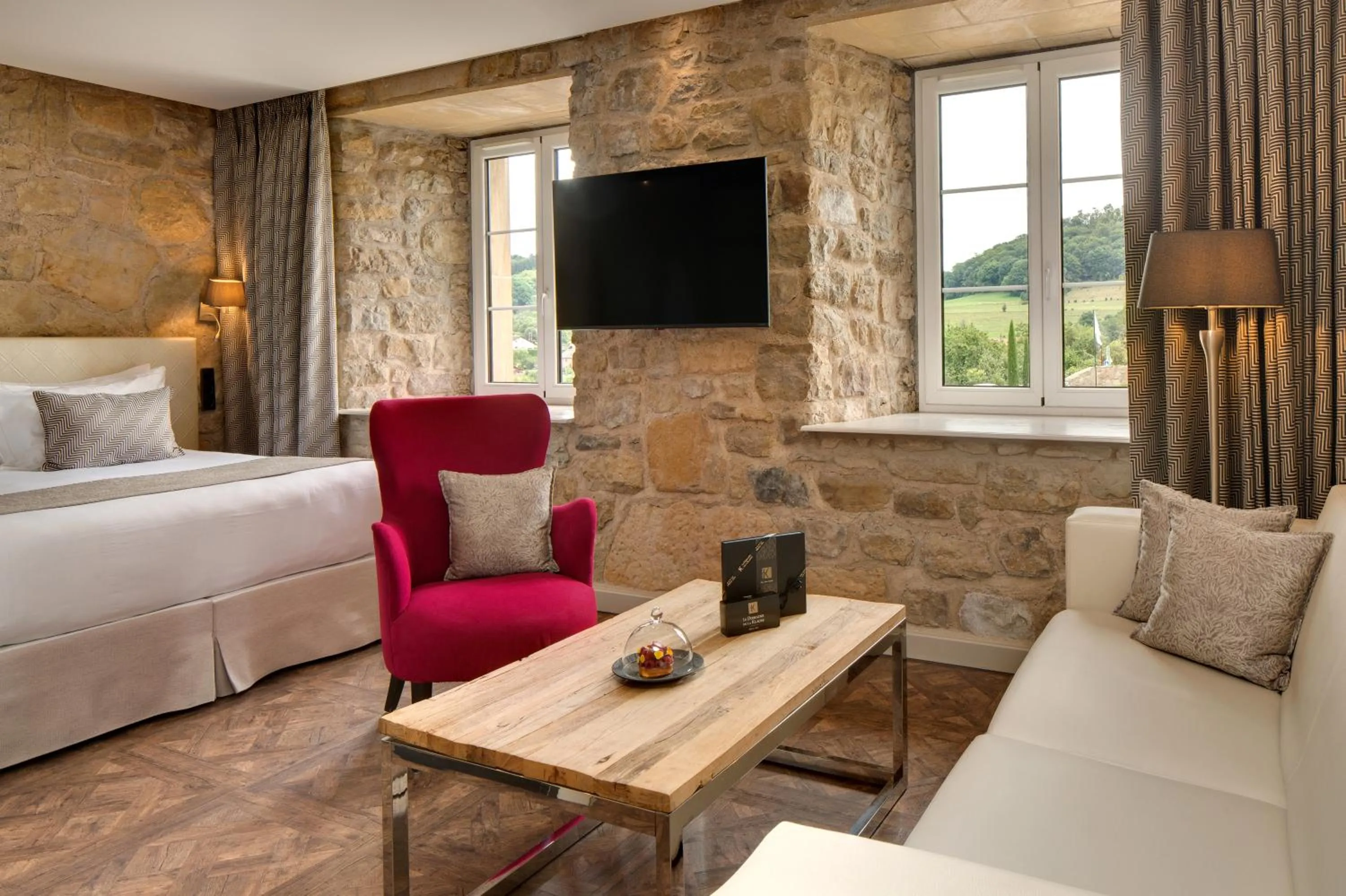 Seating area, Bed in Domaine de la Klauss & Spa, Restaurant Gastronomique Le K