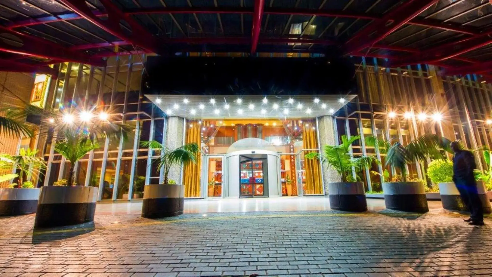 Facade/entrance in Monomotapa Facade/entrance in Monomotapa