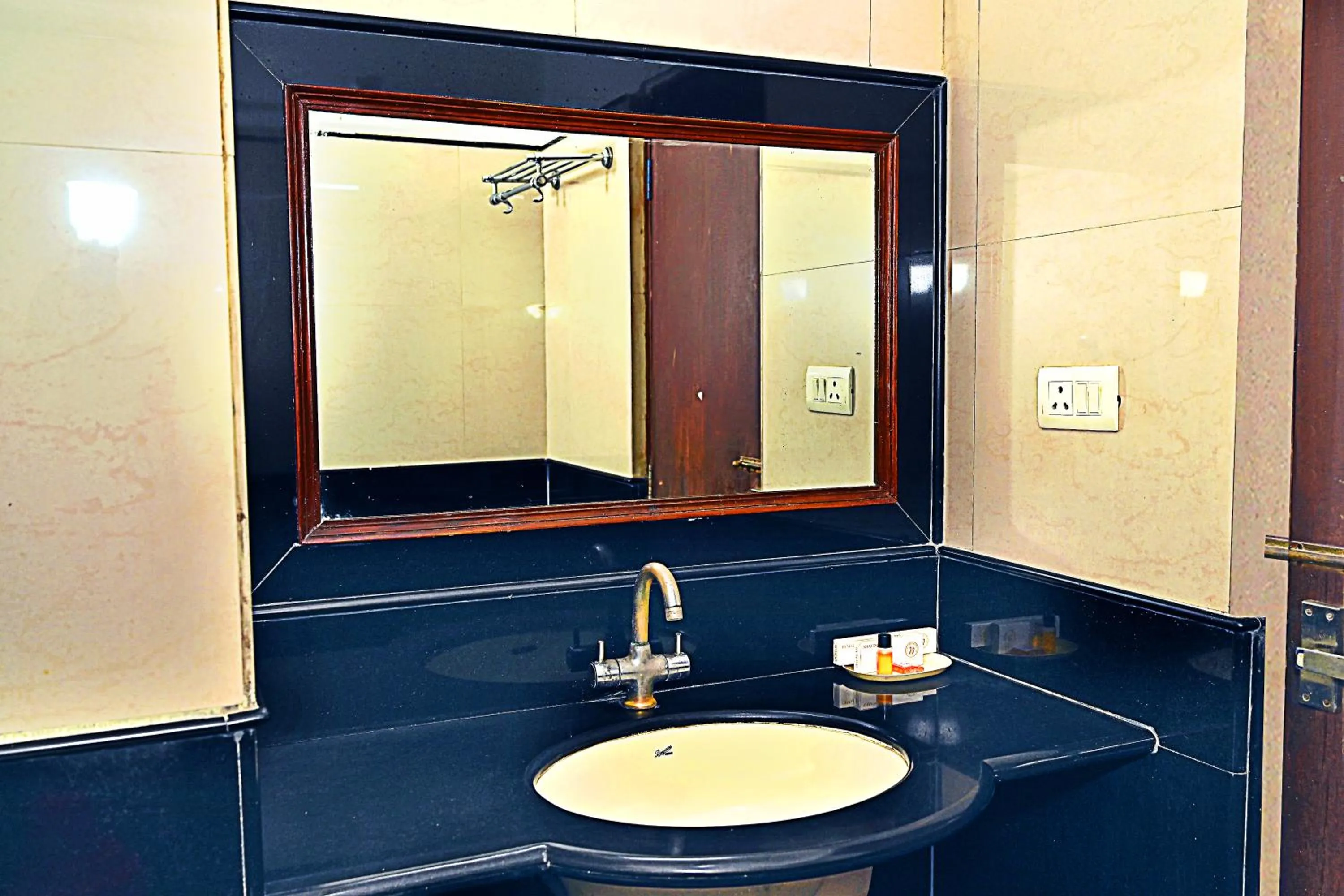 Bathroom in Hotel Rajhans International