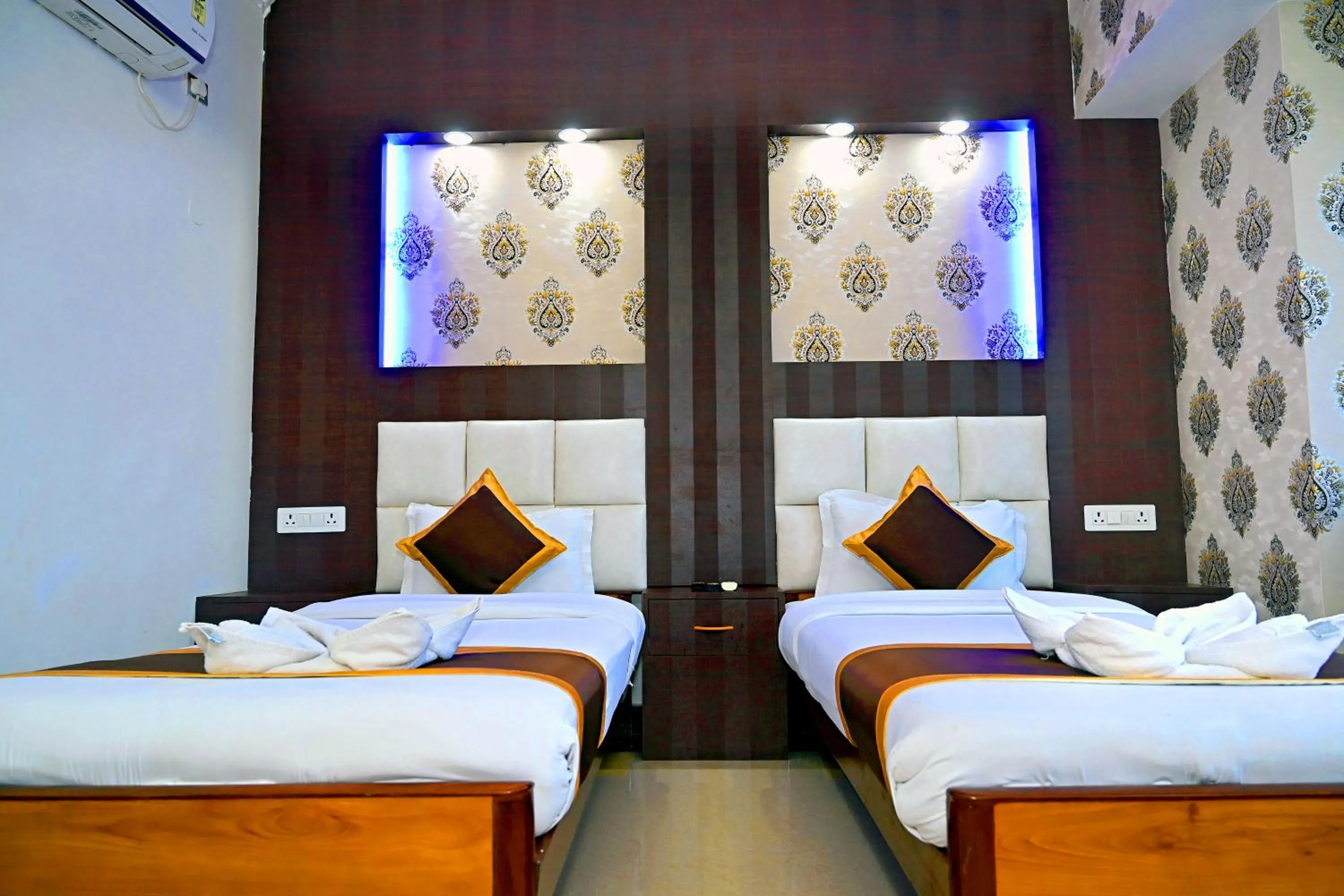 Photo of the whole room in Hotel Rajhans International