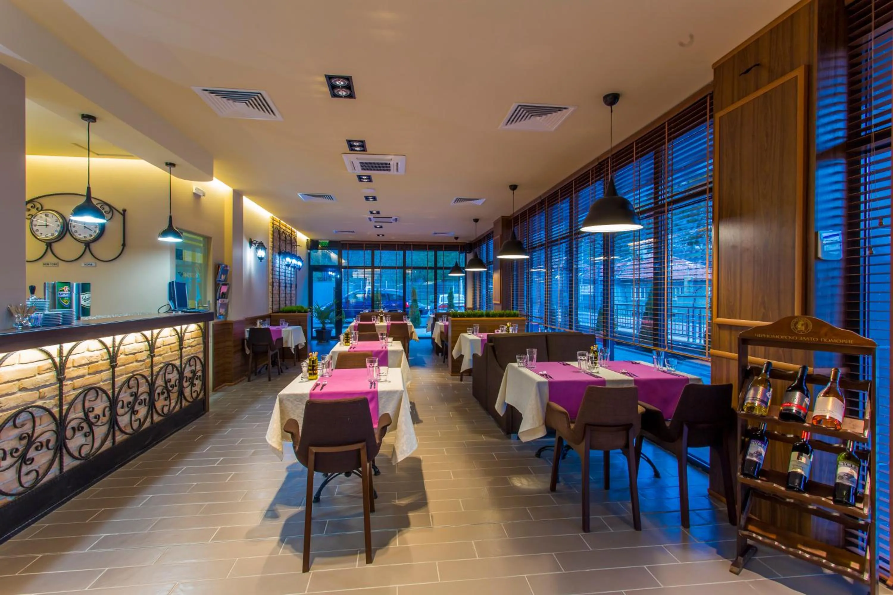 Restaurant/places to eat in Hotel Provadia