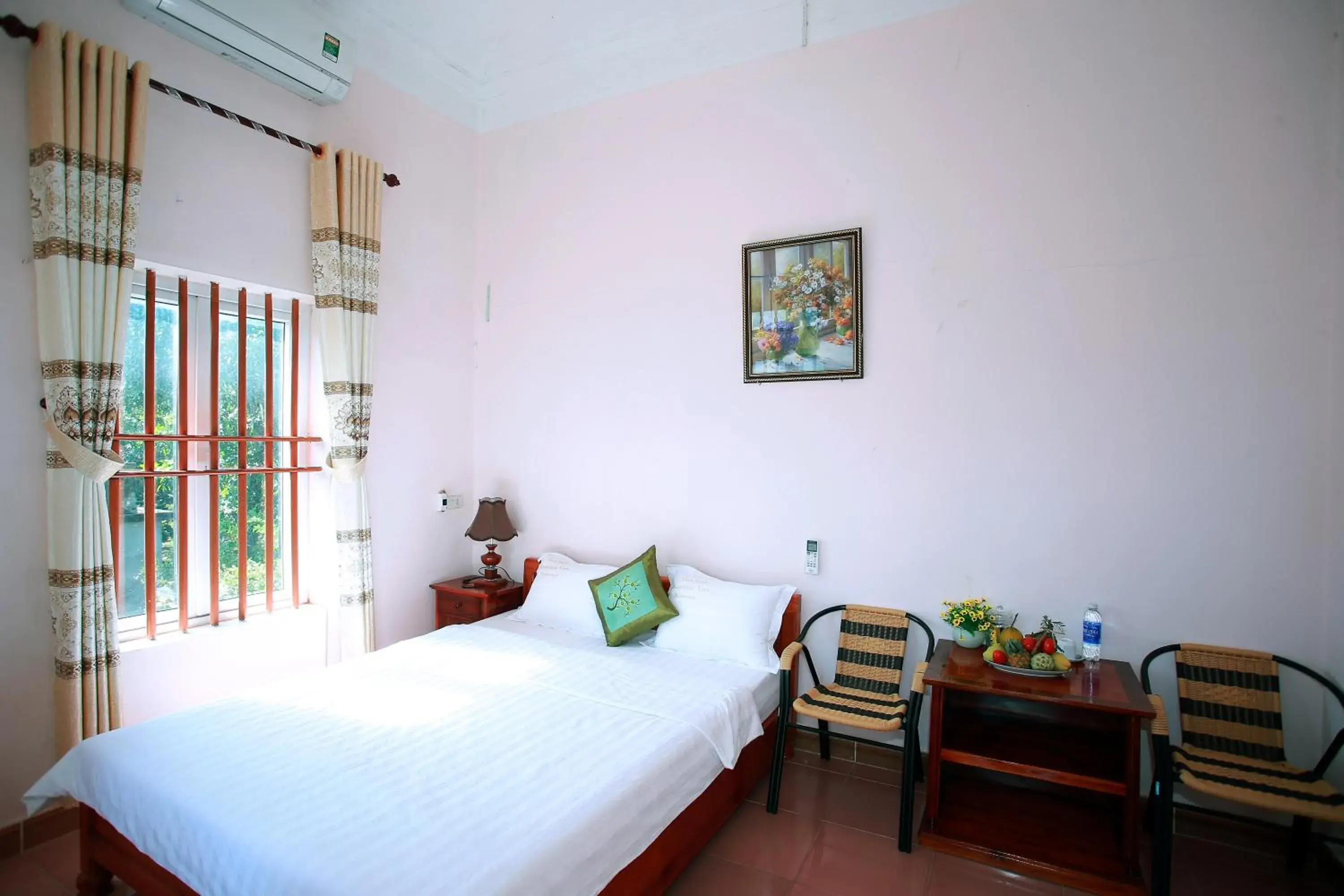 Double Room with Private External Bathroom - single occupancy in Ninh Binh Mountain View Homestay & Restaurant Double Room with Private External Bathroom - single occupancy in Ninh Binh Mountain View Homestay & Restaurant