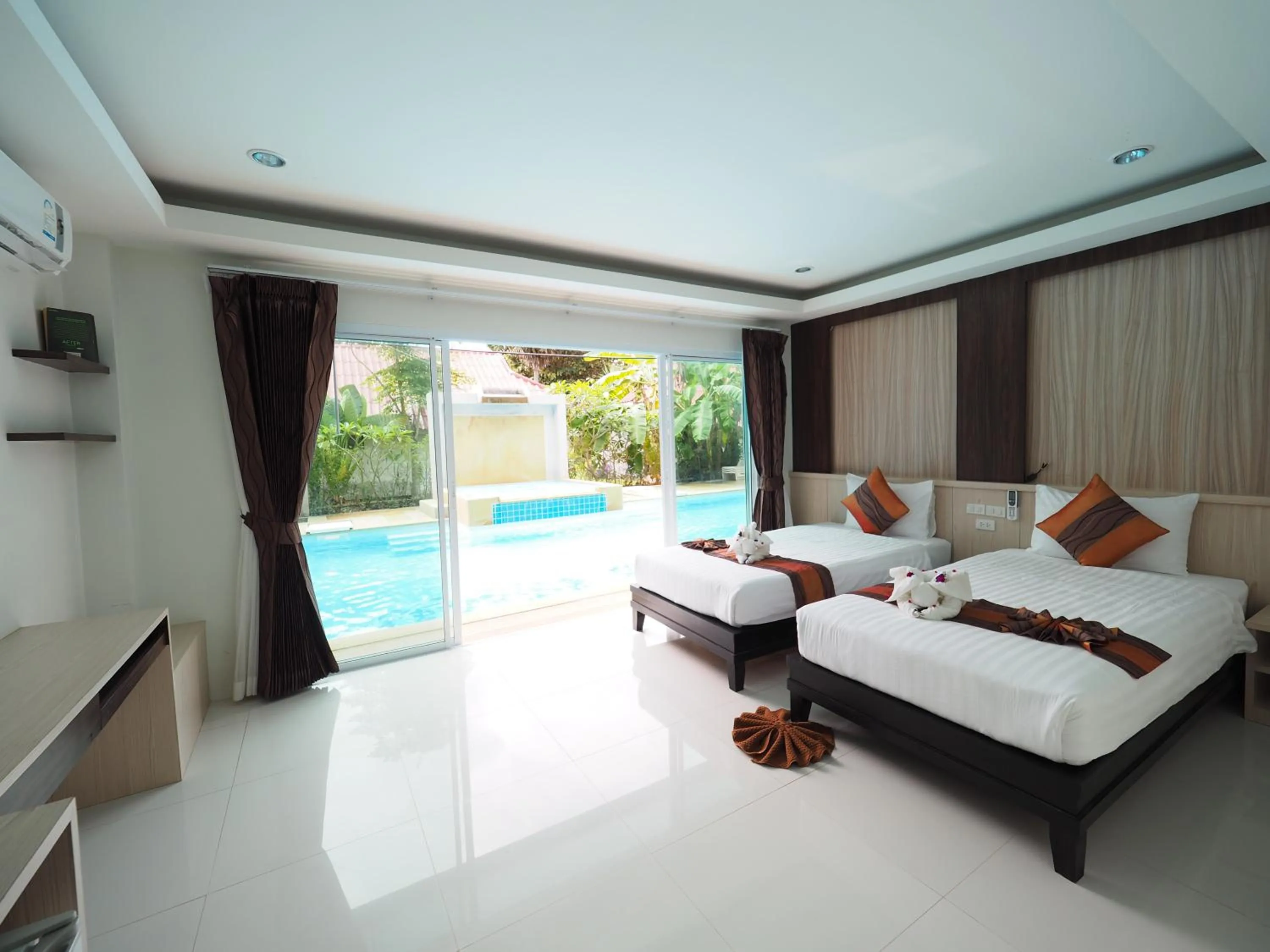 Bed in Lanta Fevrier Resort