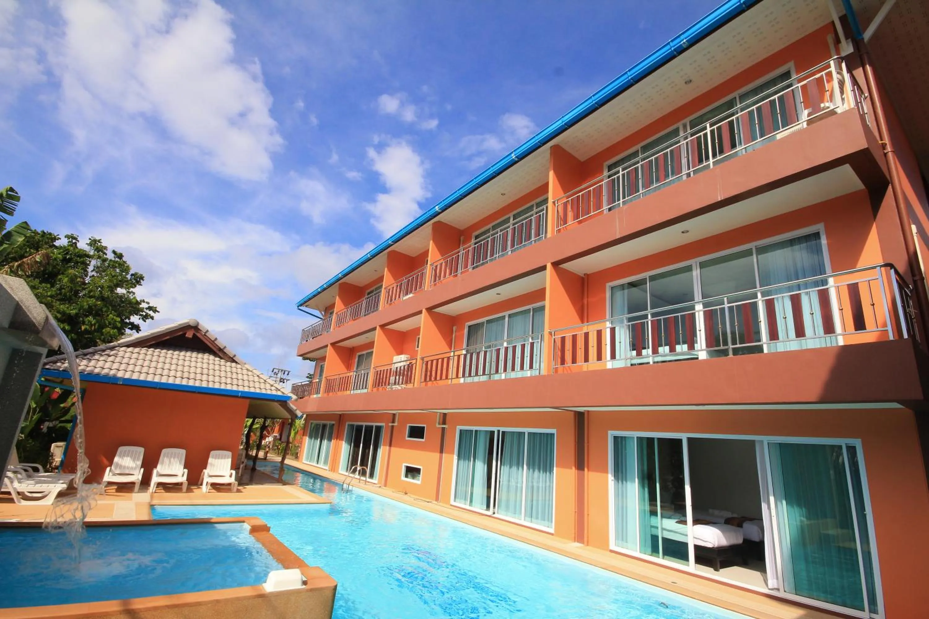 Swimming pool in Lanta Fevrier Resort