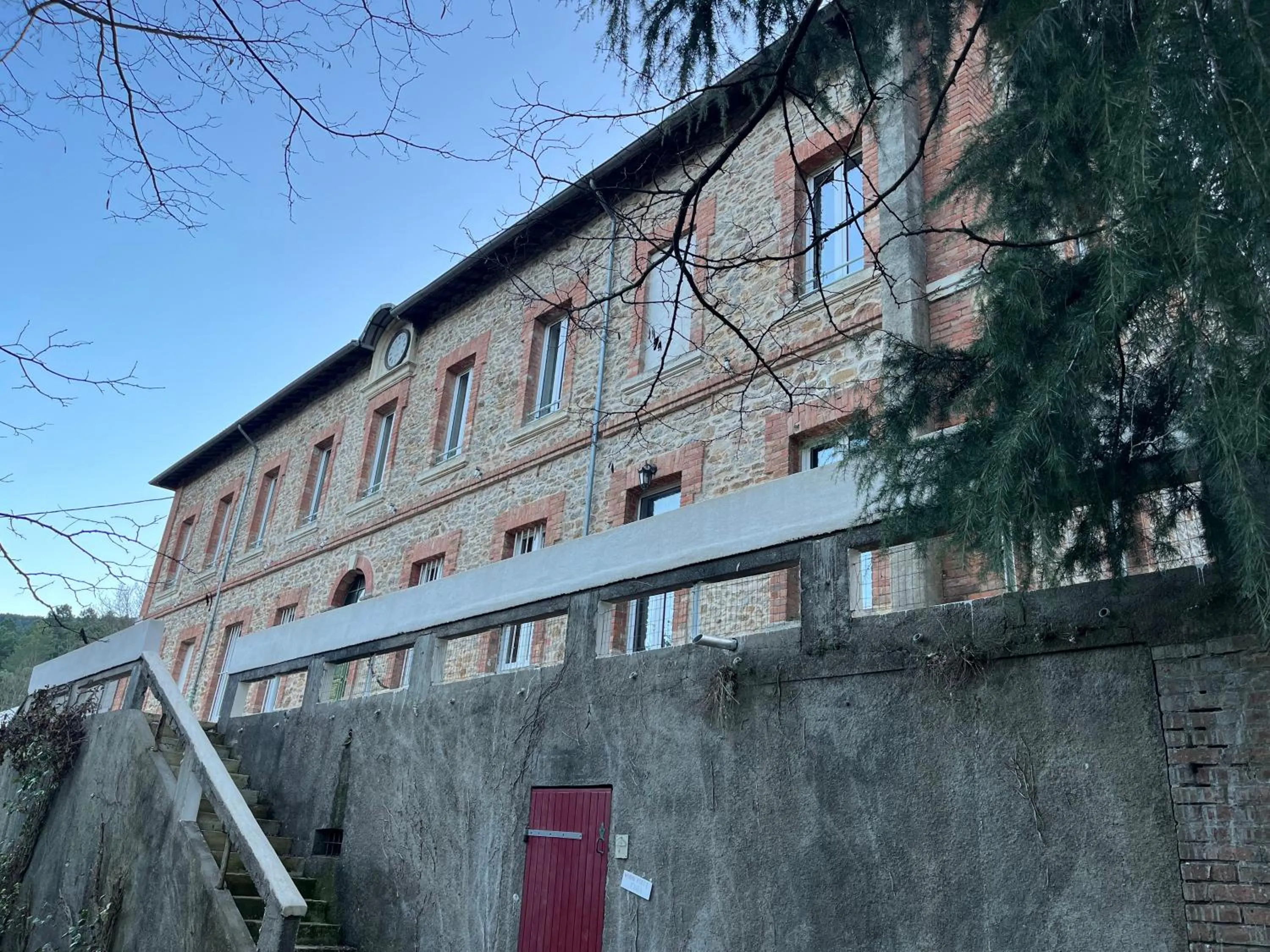 Property building in Château Lou Cante Perdrix