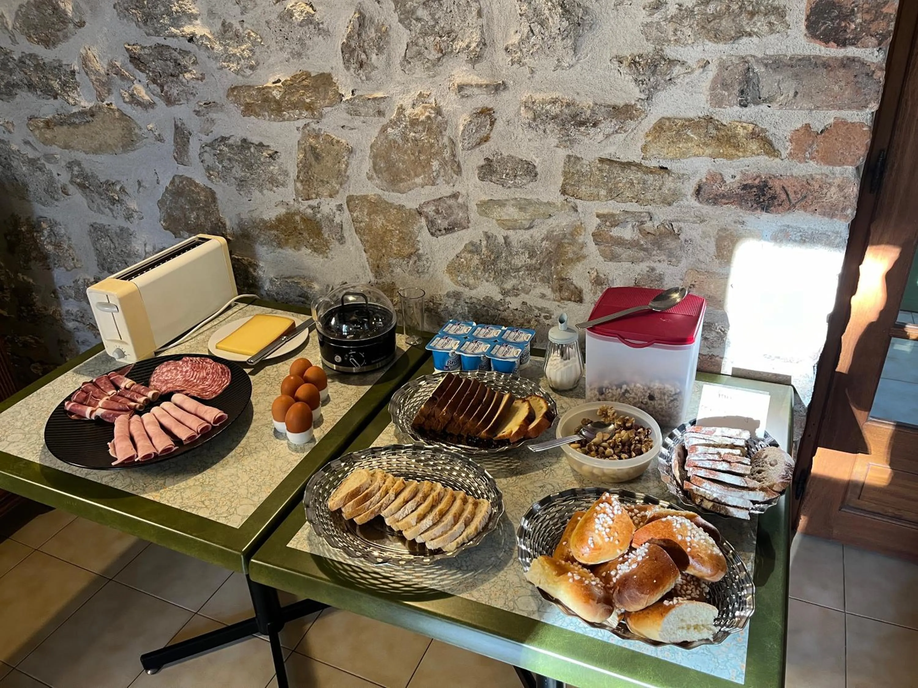 Breakfast in Château Lou Cante Perdrix