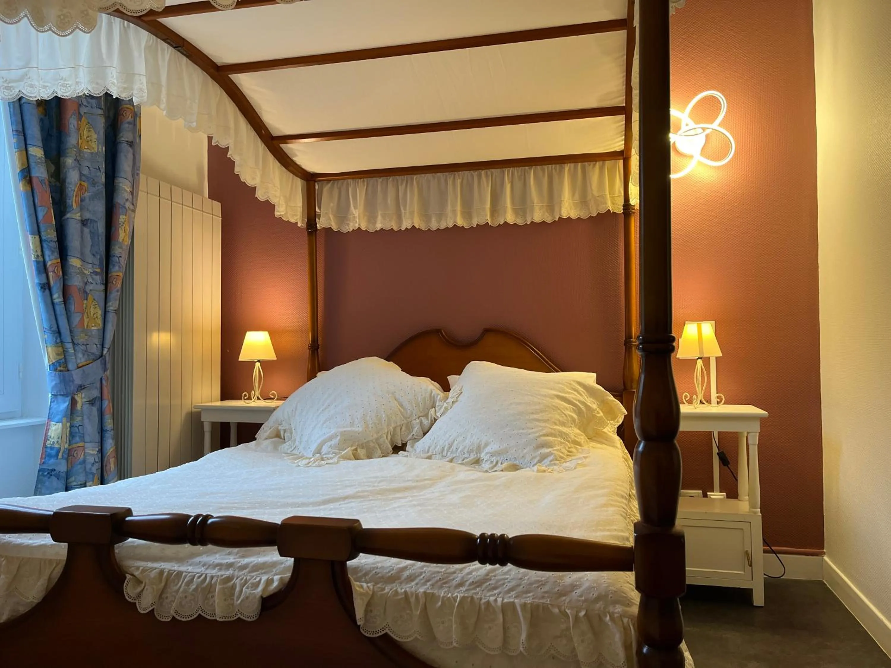 Bed in Château Lou Cante Perdrix