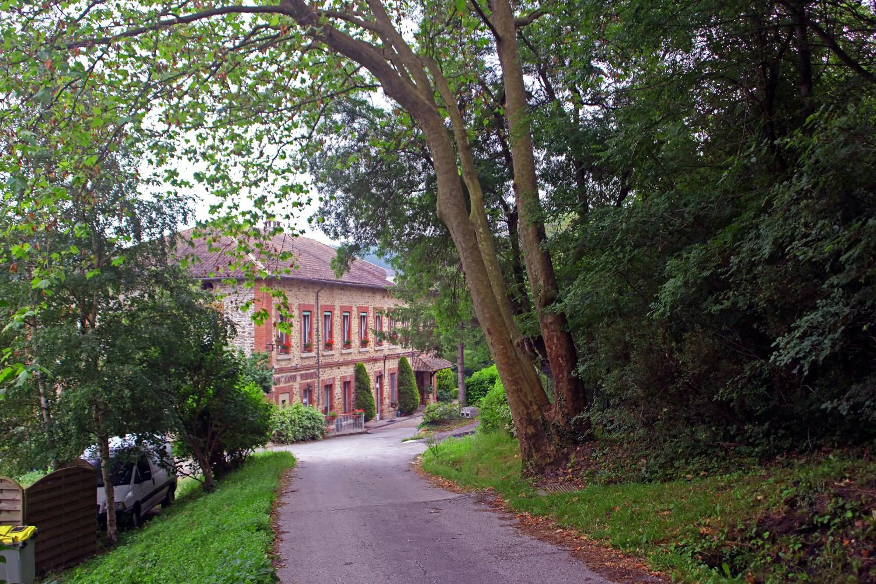 Property building in Château Lou Cante Perdrix