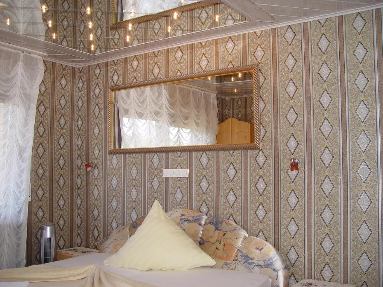 Decorative detail, Bed in Hotel Tenne