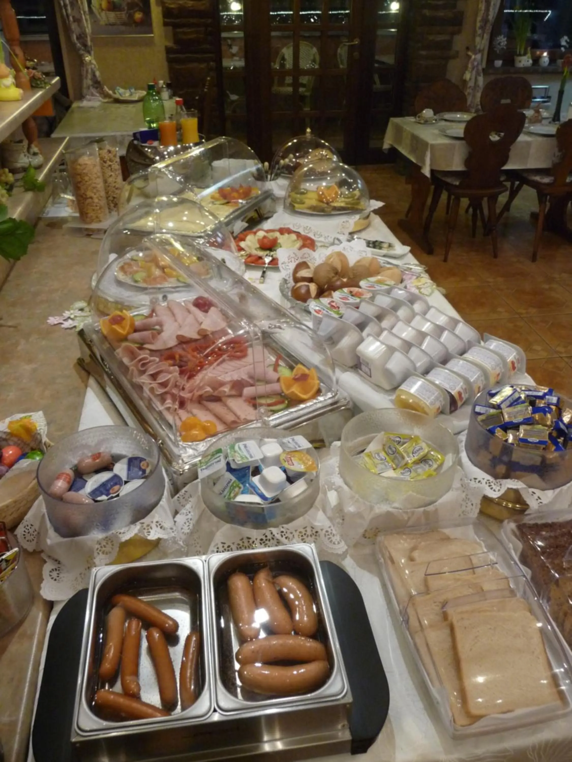 Buffet breakfast in Hotel Tenne