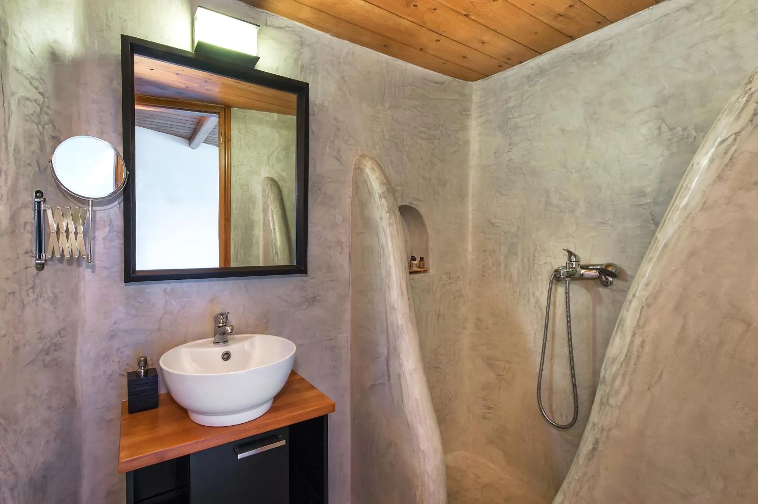 Bathroom in Old Vourvoulos Houses