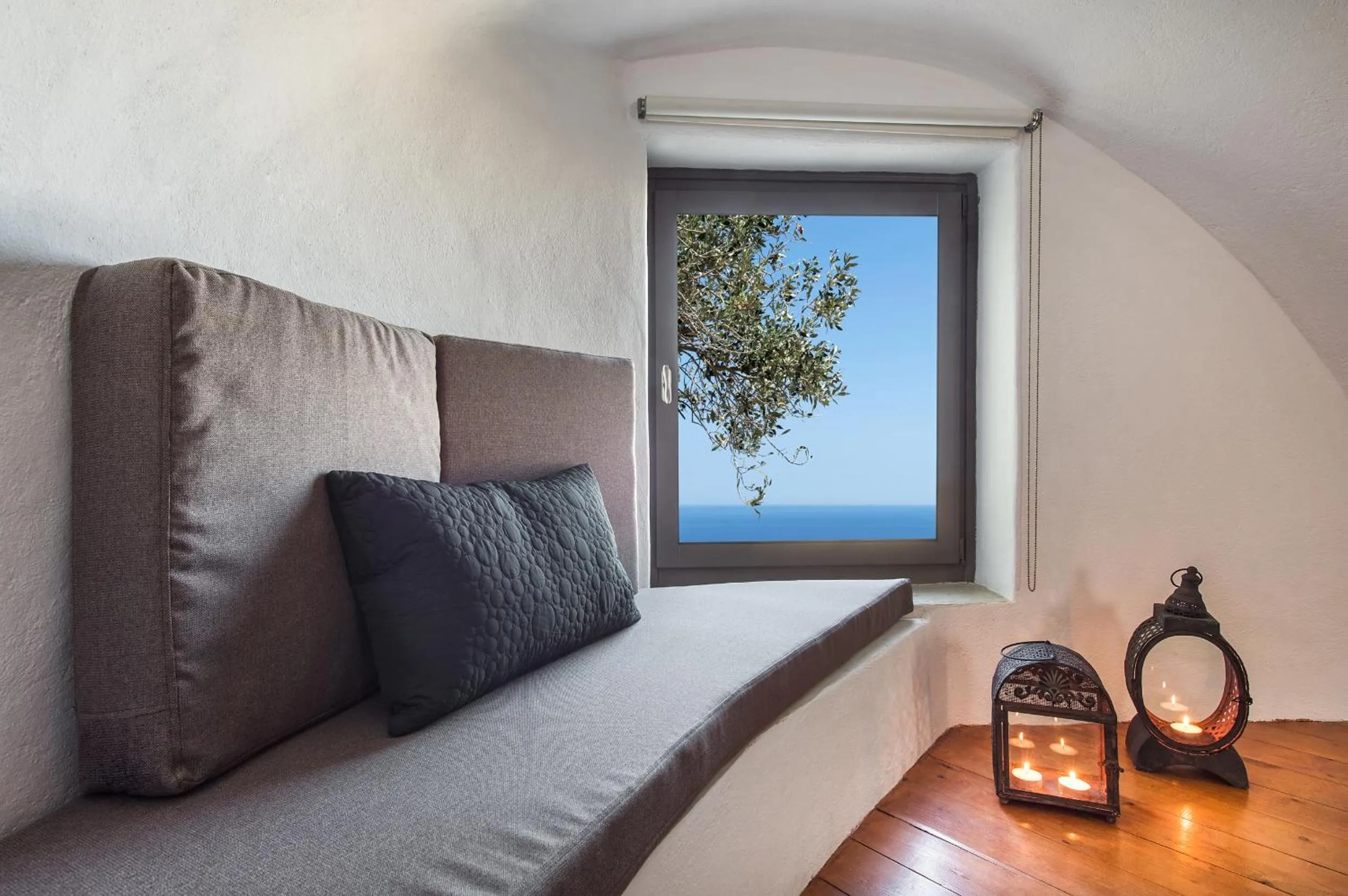 Bedroom in Old Vourvoulos Houses