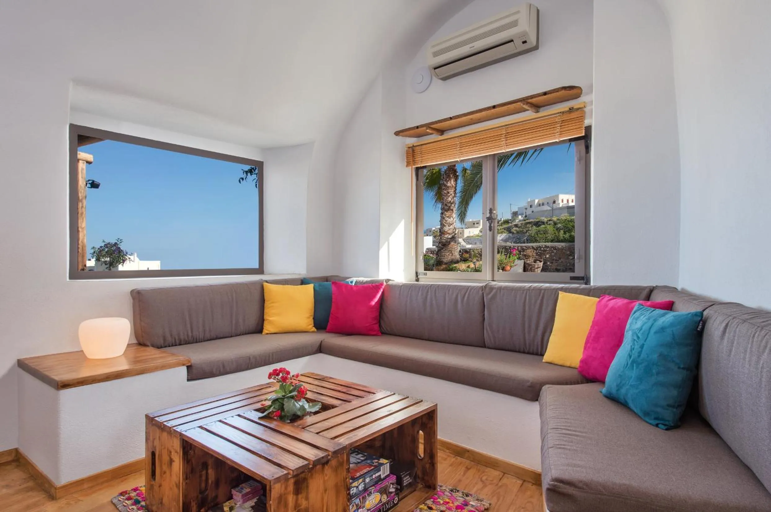 Living room in Old Vourvoulos Houses