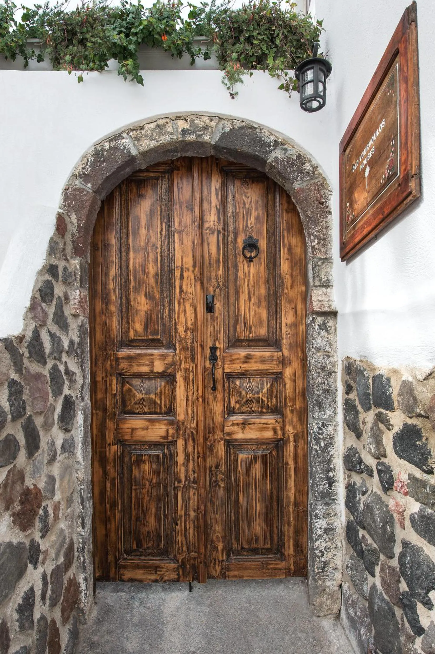 Property building in Old Vourvoulos Houses