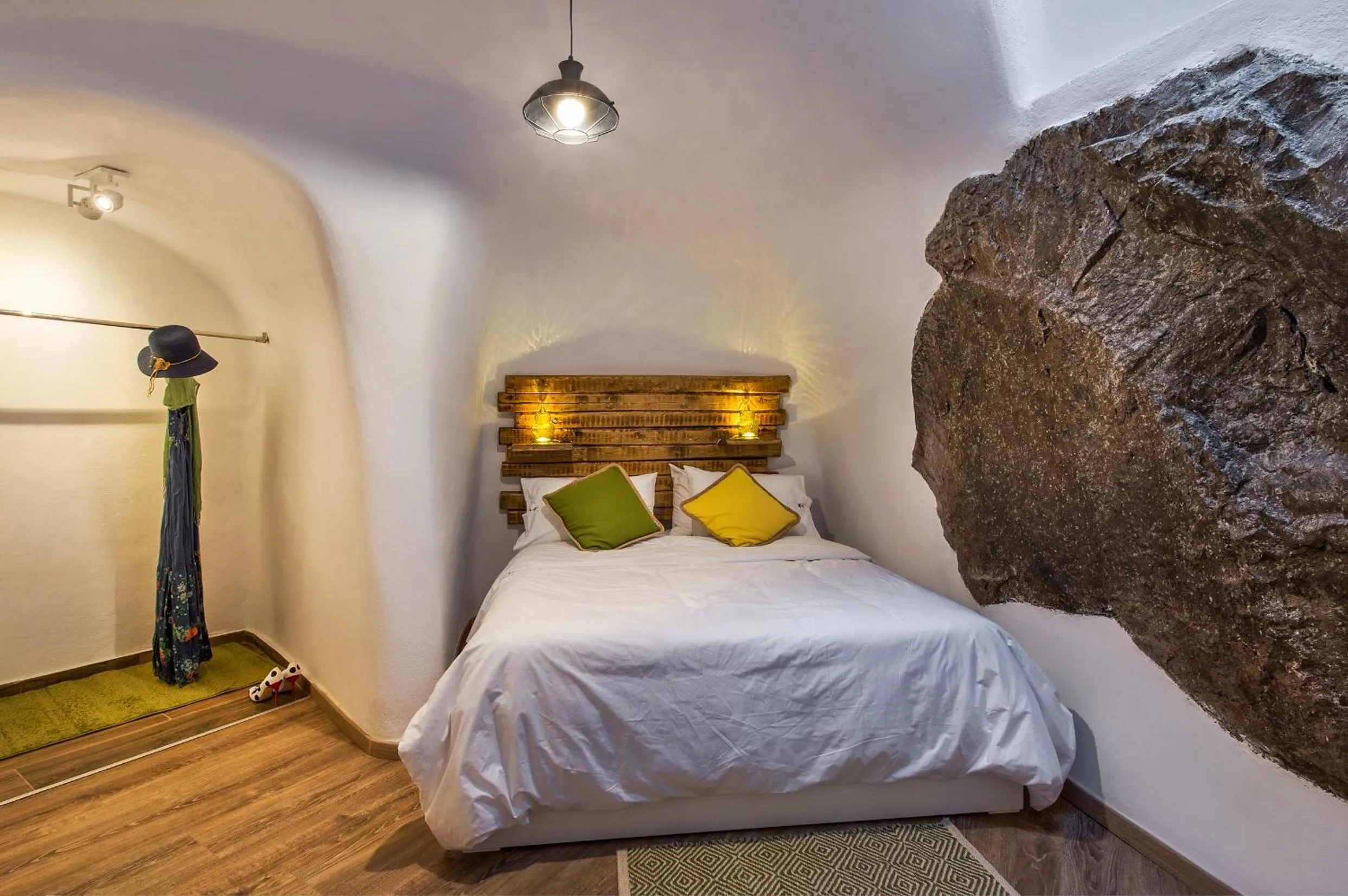 Bedroom in Old Vourvoulos Houses