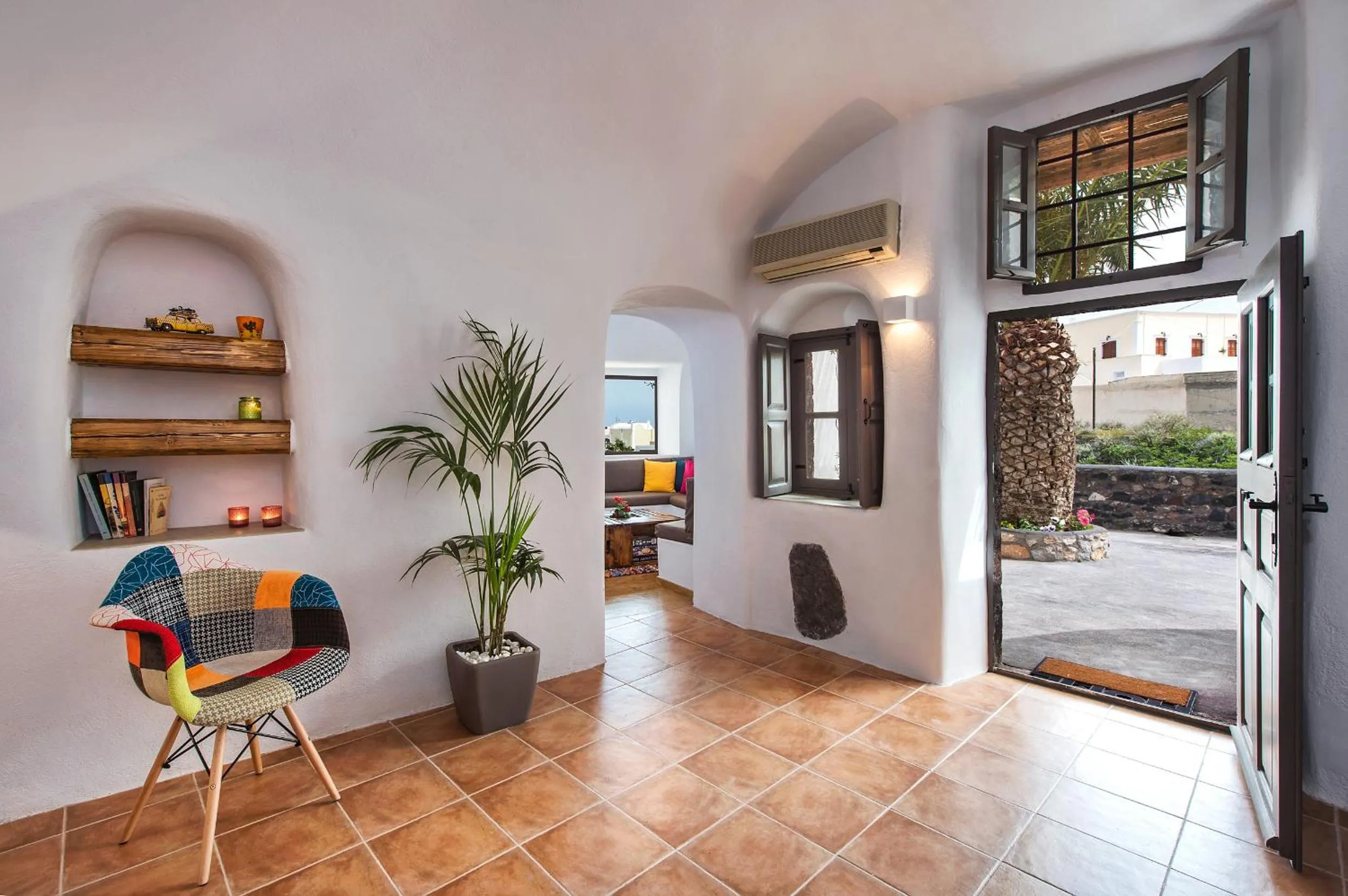 Living room in Old Vourvoulos Houses