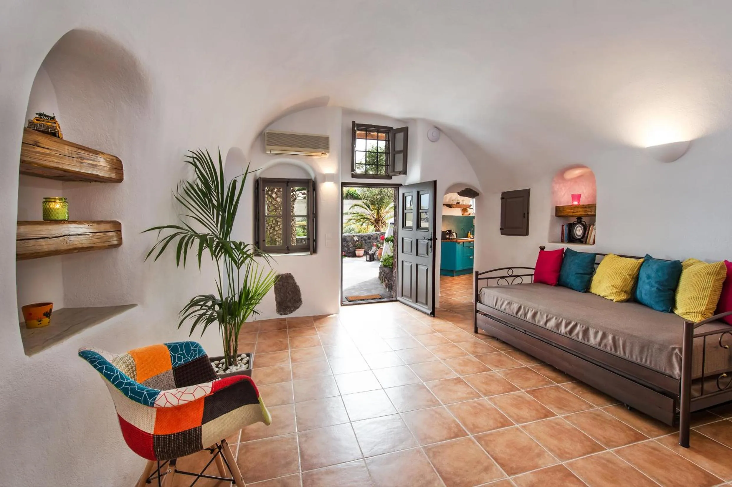 Living room in Old Vourvoulos Houses