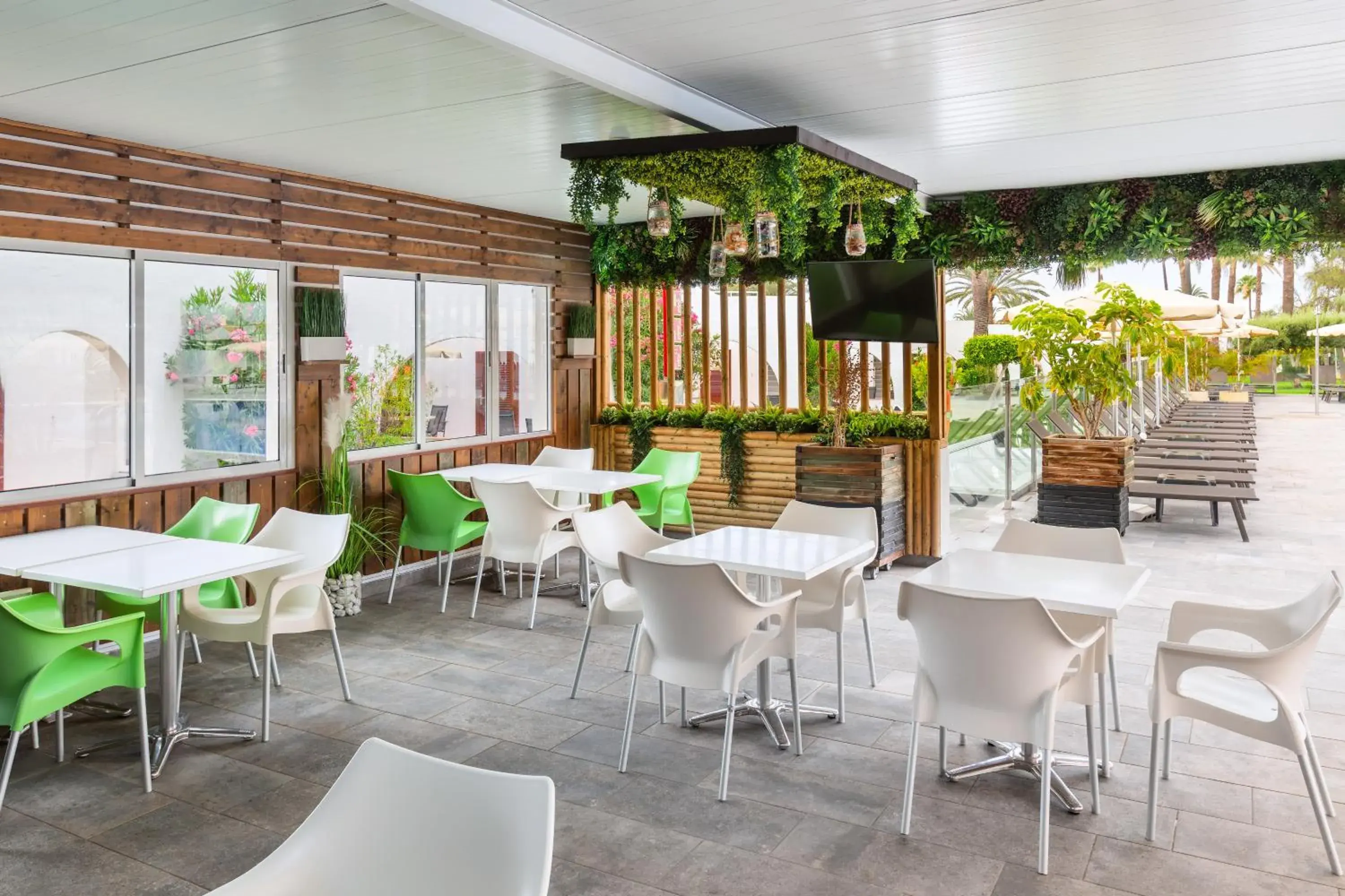 Restaurant/places to eat in Sol Barbacan Restaurant/places to eat in Sol Barbacan