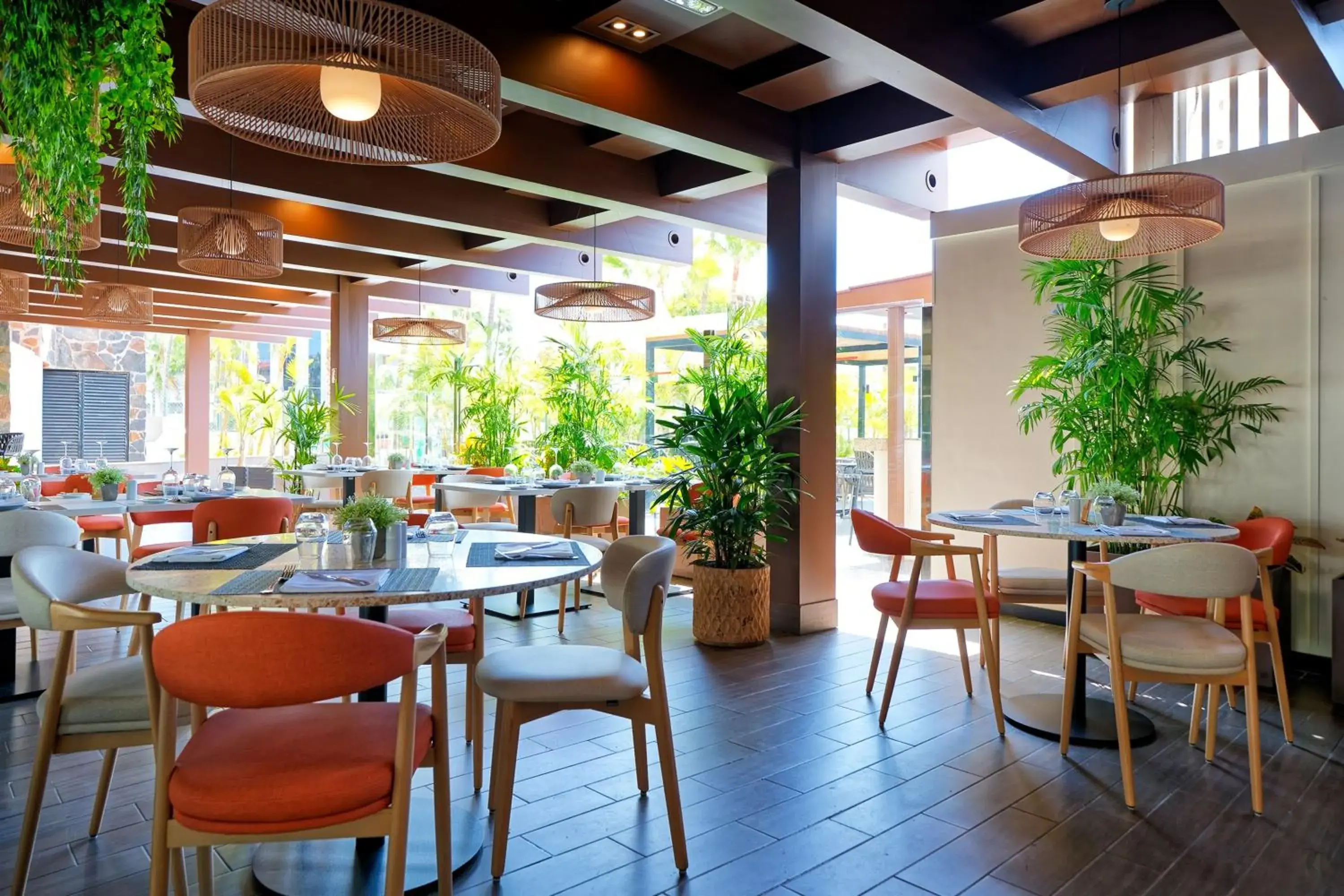 Restaurant/places to eat in Sol Barbacan Restaurant/places to eat in Sol Barbacan