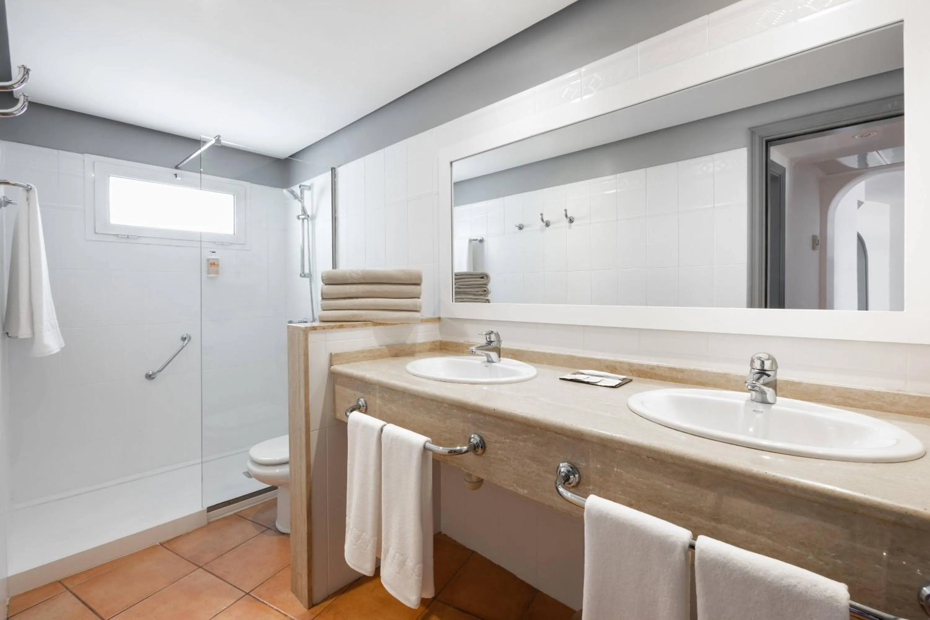 Bathroom in SOL Barbacan