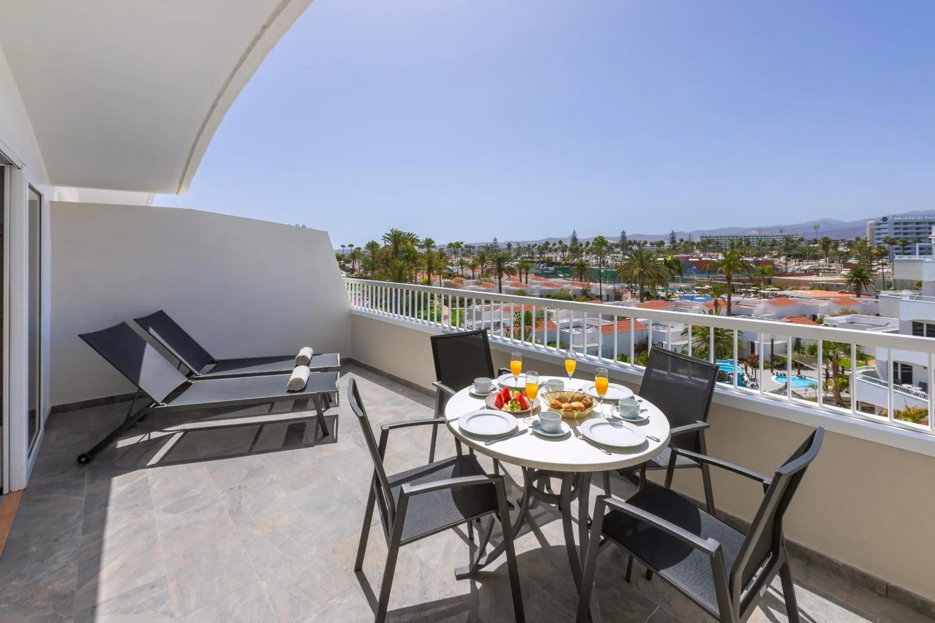 Property building in Sol Barbacan Property building in Sol Barbacan