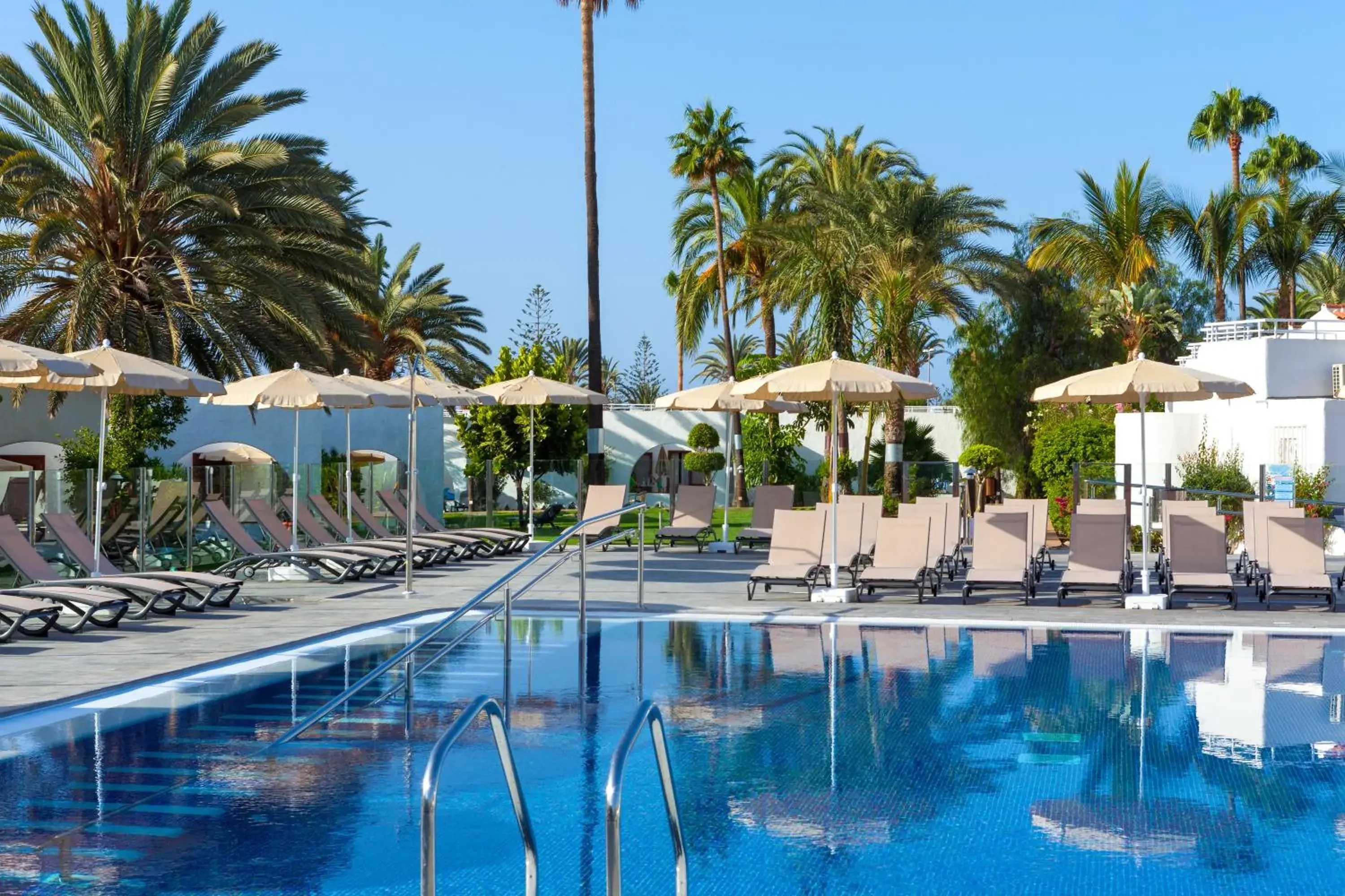 Swimming pool in Sol Barbacan Swimming pool in Sol Barbacan