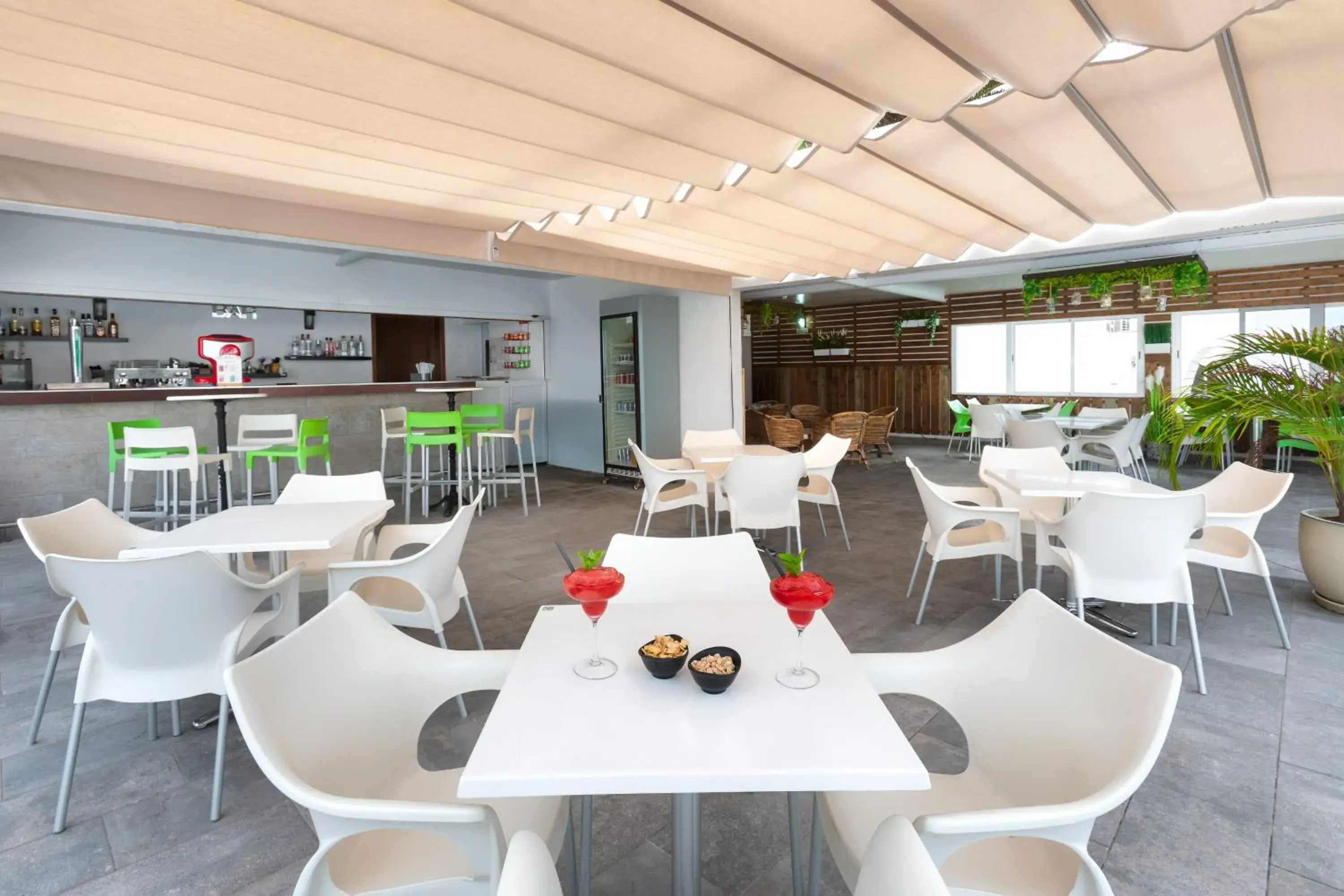 Restaurant/places to eat in Sol Barbacan Restaurant/places to eat in Sol Barbacan