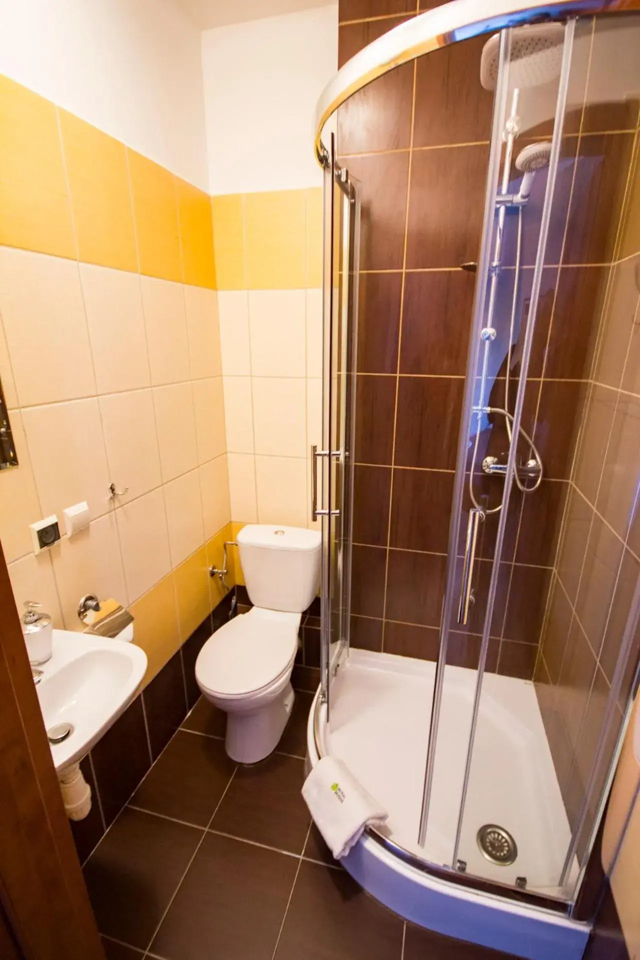 Single Room with Private Bathroom - single occupancy in Royal House Single Room with Private Bathroom - single occupancy in Royal House