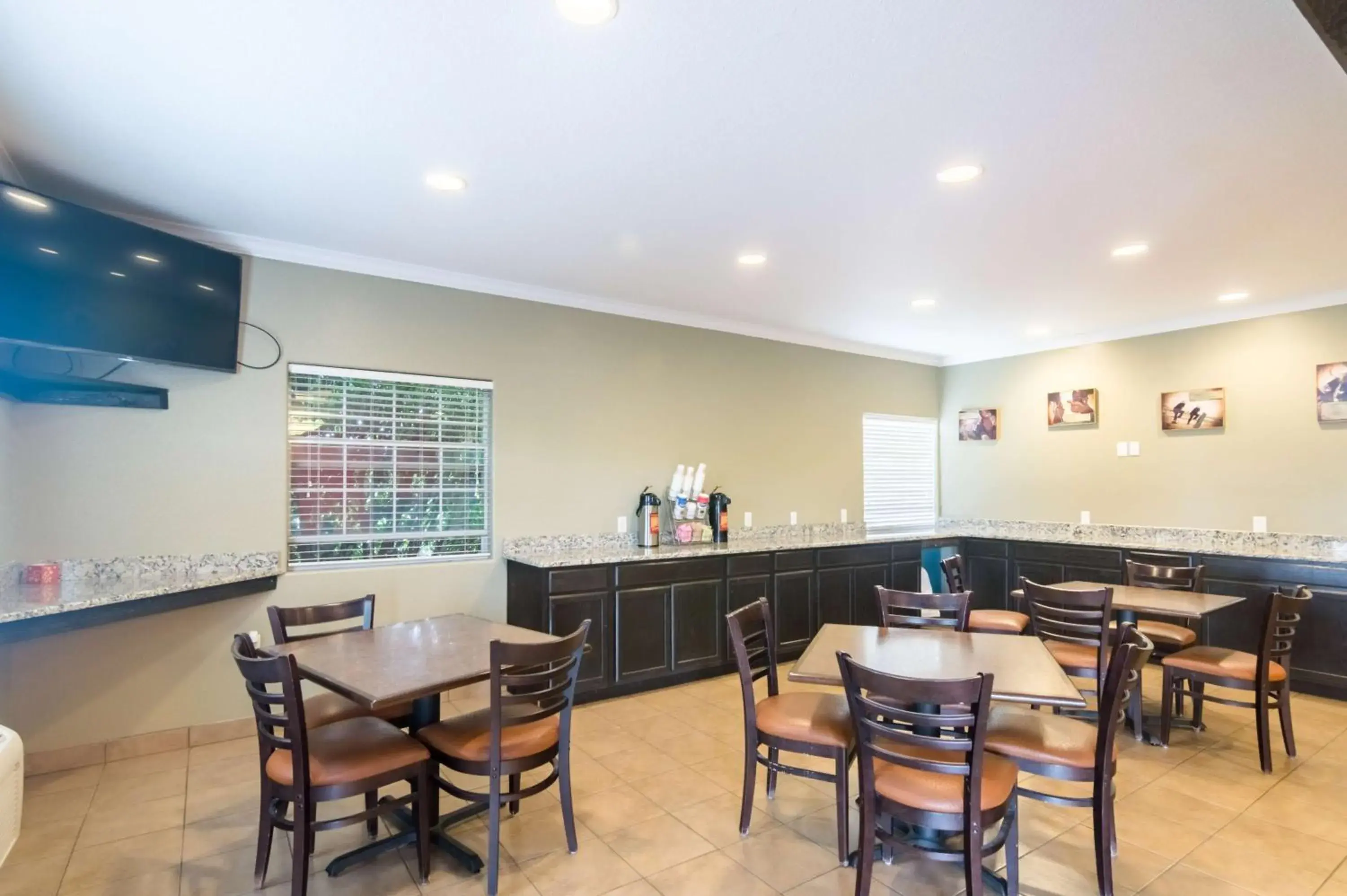 Communal lounge/ TV room in Motel 6-Colorado City, TX Communal lounge/ TV room in Motel 6-Colorado City, TX