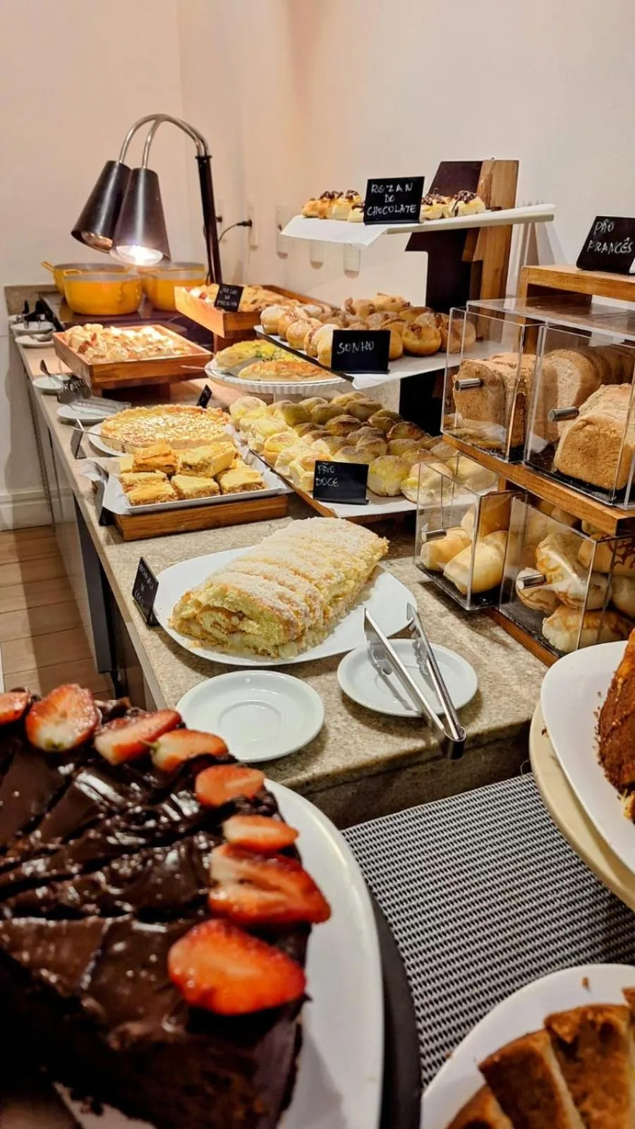 Restaurant/places to eat in Matiz Multi Suites