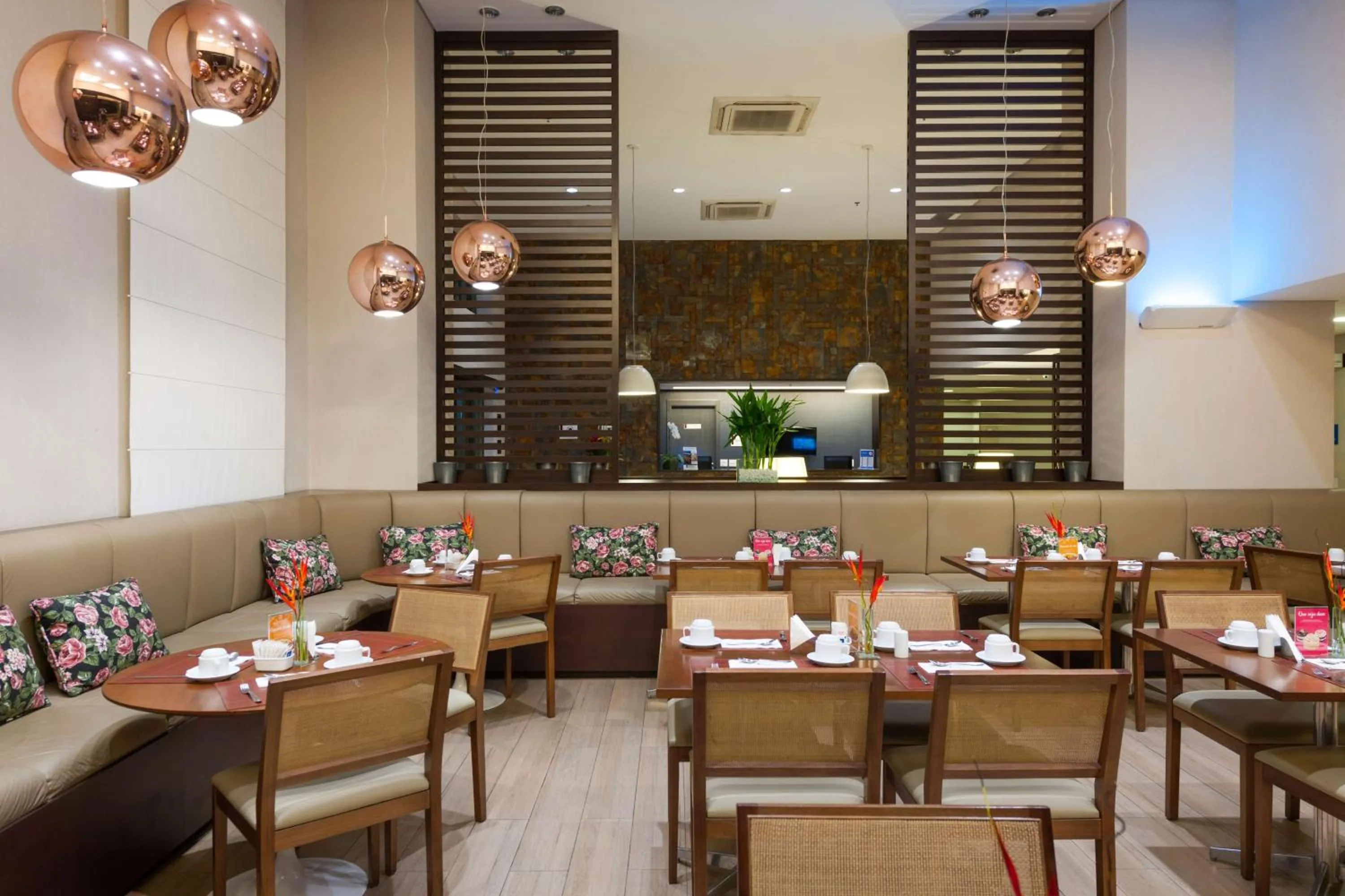 Restaurant/places to eat in Matiz Multi Suites