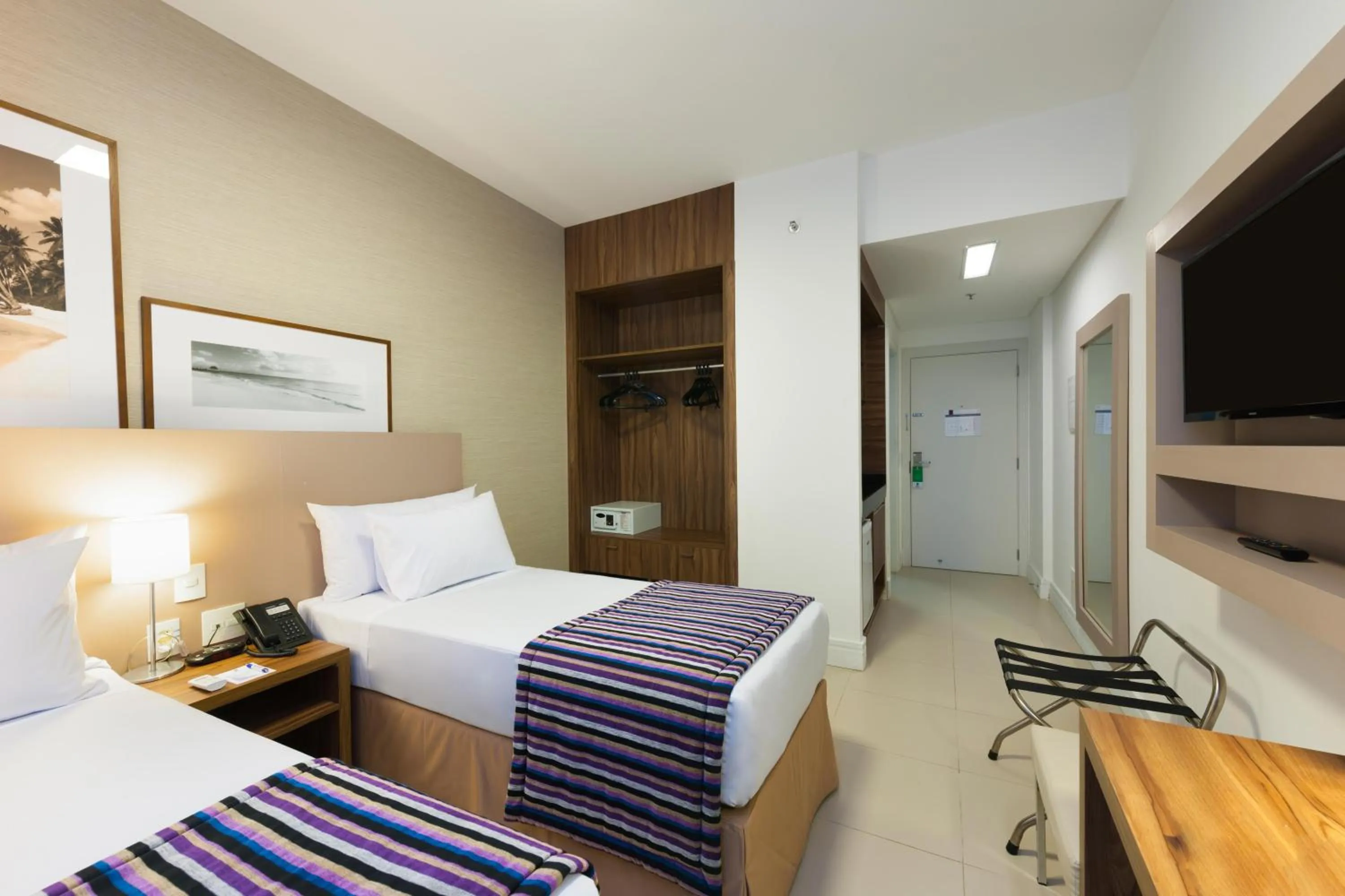 Photo of the whole room, Bed in Matiz Multi Suites