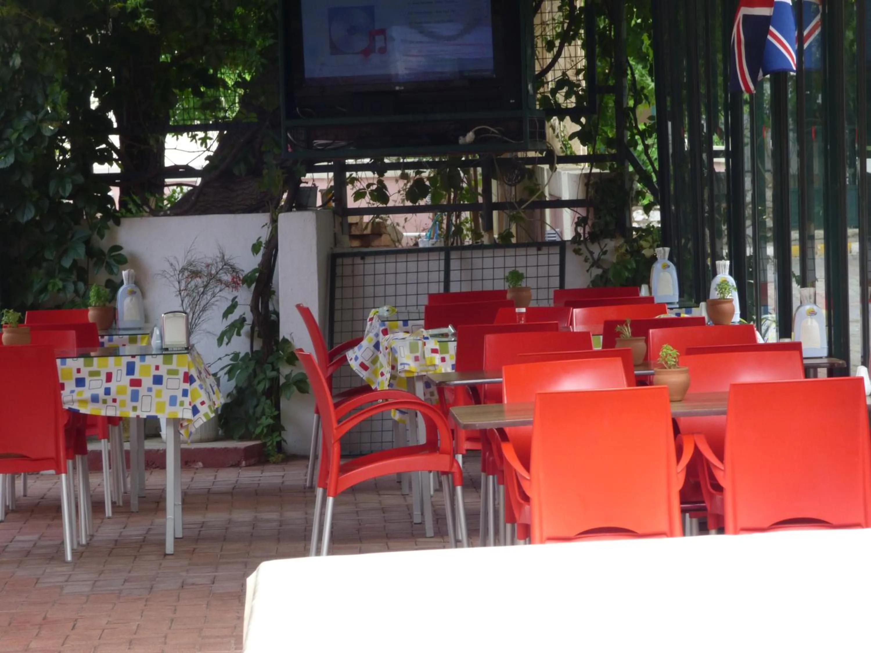 Restaurant/places to eat in Avlu 4