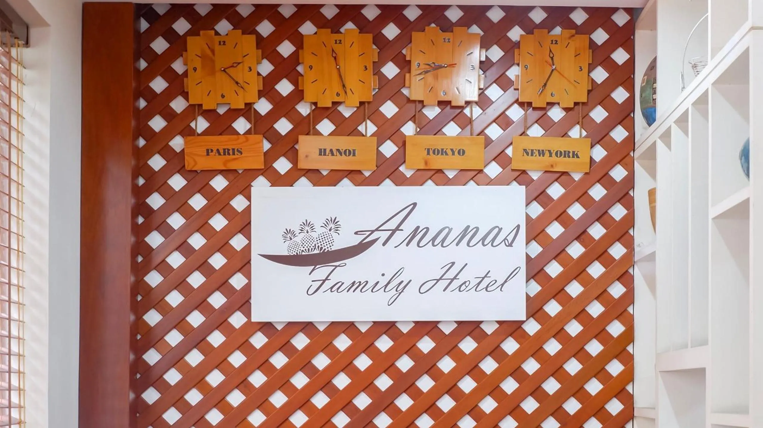 Logo/Certificate/Sign in Ananas Family Hotel