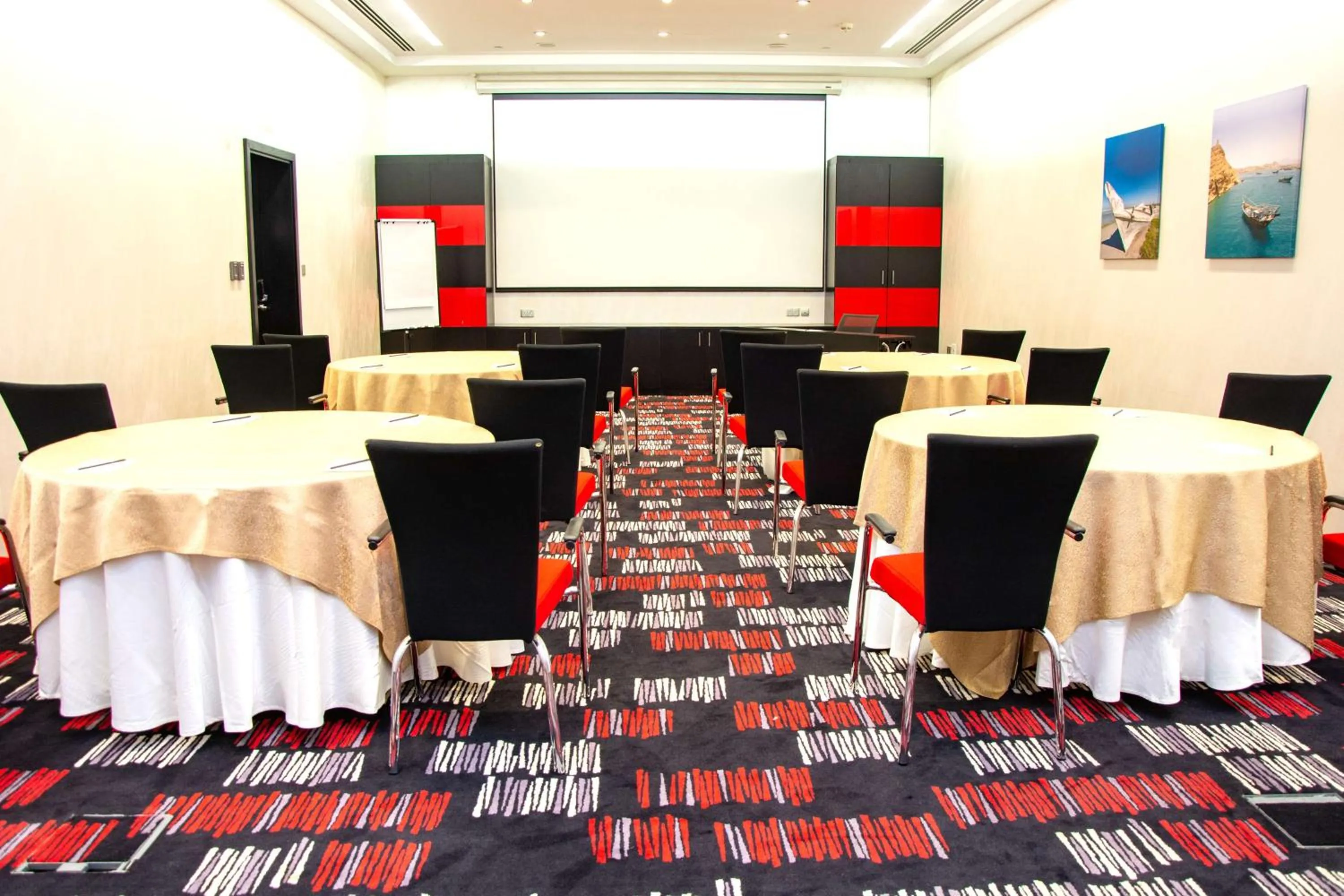 Meeting/conference room in Radisson Blu Hotel & Resort, Sohar