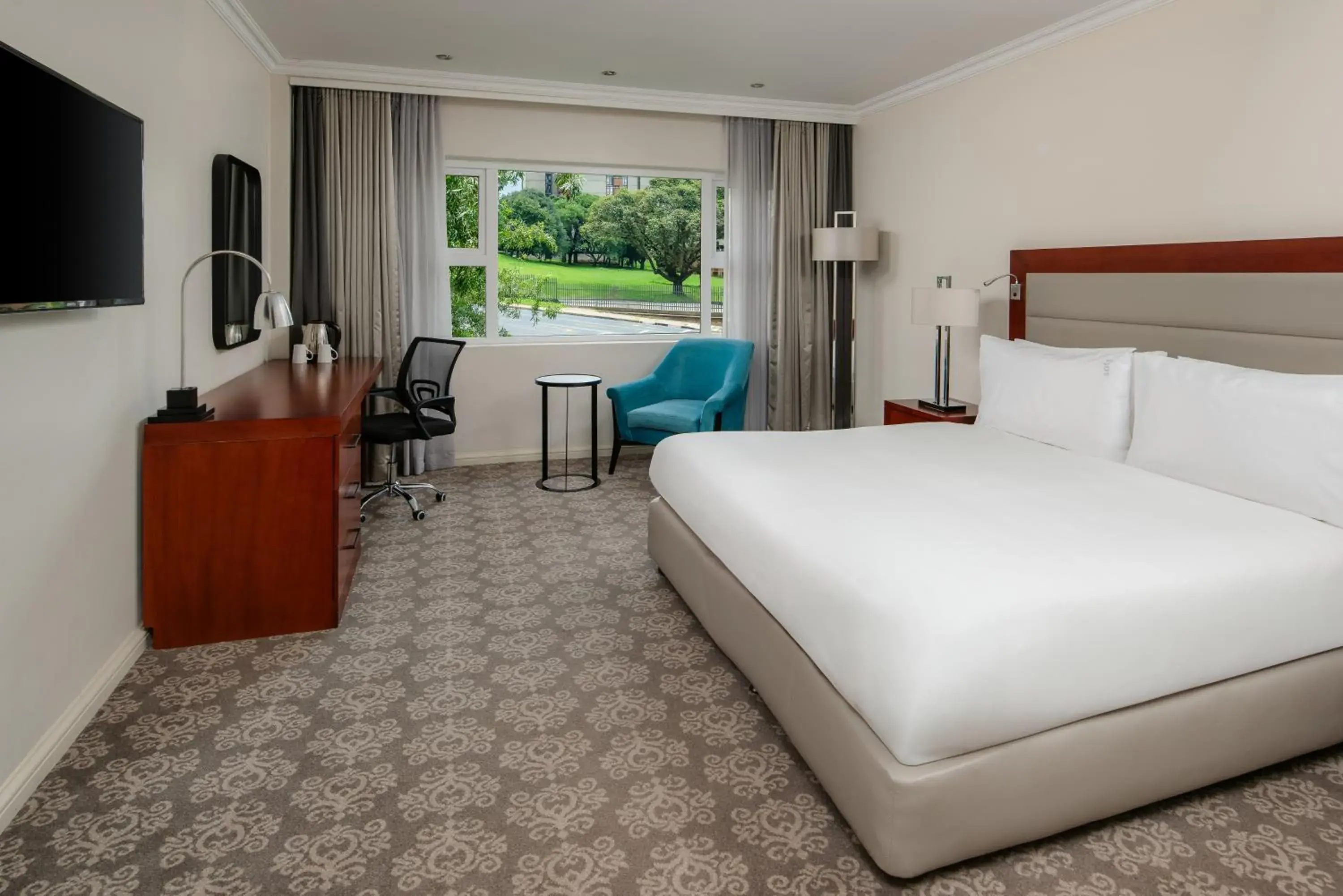 Premium King Room - Disability Access in Holiday Inn - Johannesburg Sunnyside Park by IHG Premium King Room - Disability Access in Holiday Inn - Johannesburg Sunnyside Park by IHG