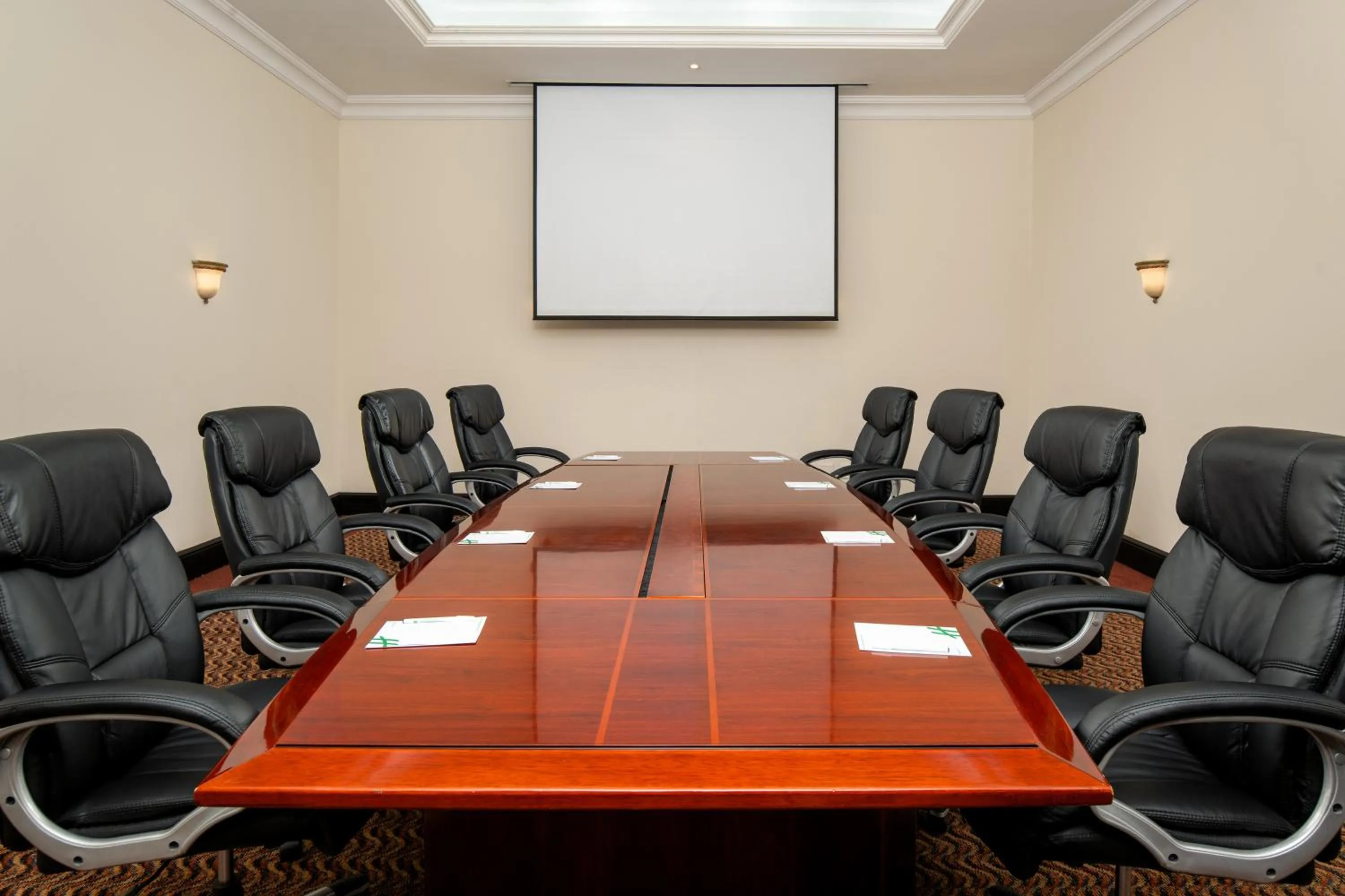Meeting/conference room in Holiday Inn - Johannesburg Sunnyside Park by IHG