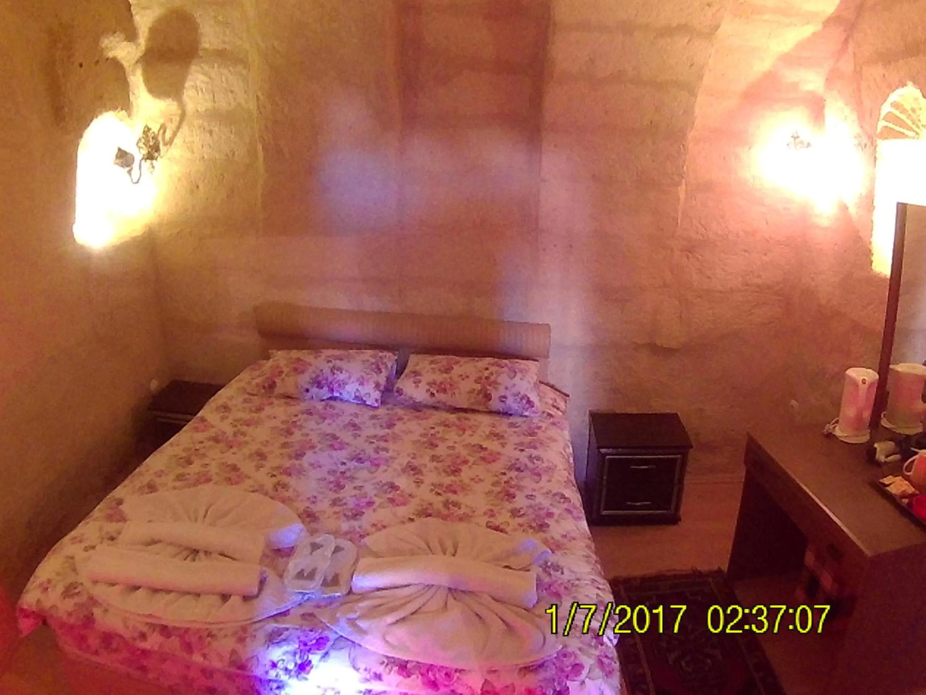 Bedroom, Bed in Coco Cave