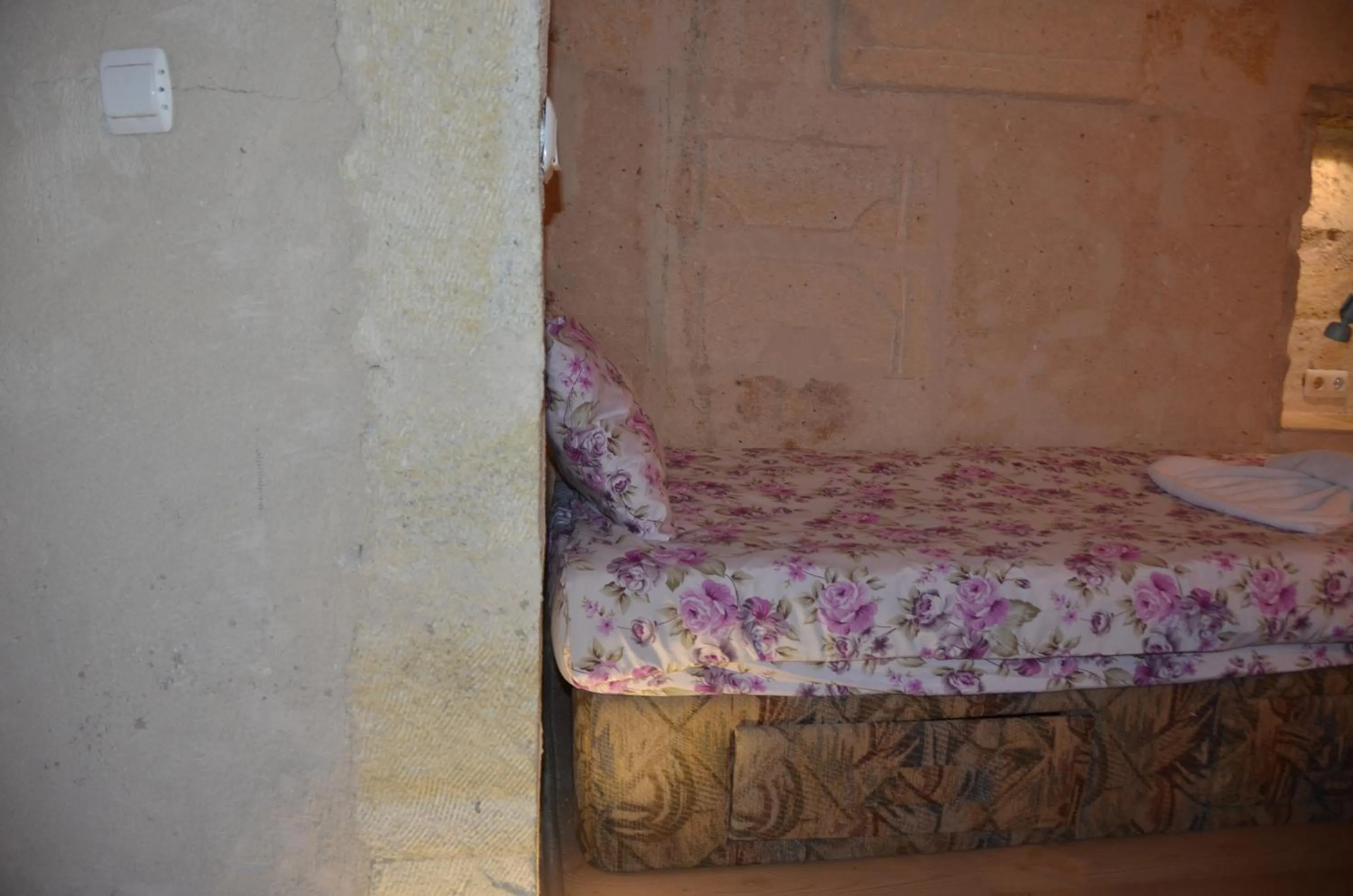 Bedroom, Bed in Coco Cave