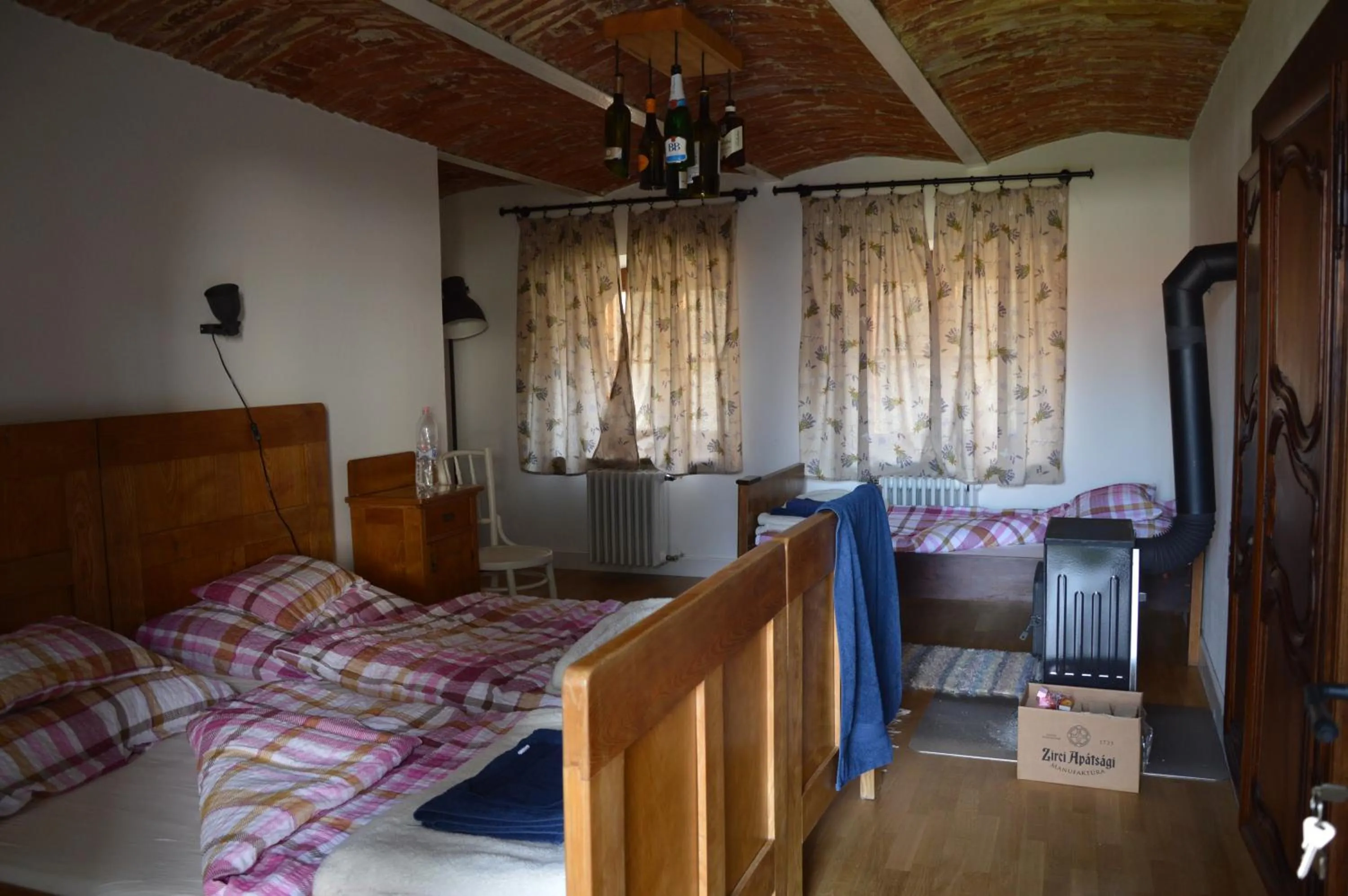 Photo of the whole room, Bed in Bagolyvár Fogadó- Újfalusy Márton Vendégház